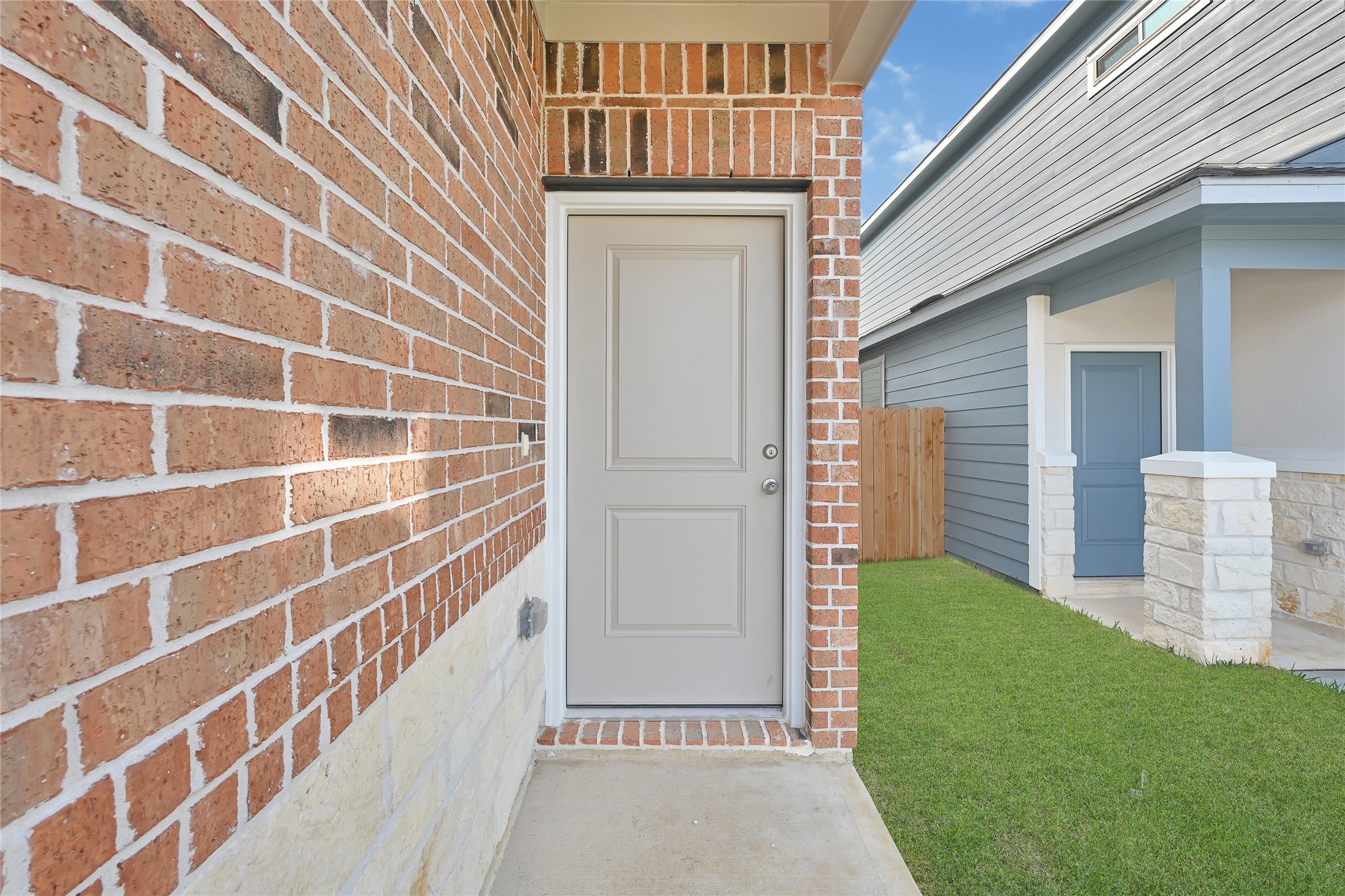 14159 Mellow Pine Court Property Photo 2