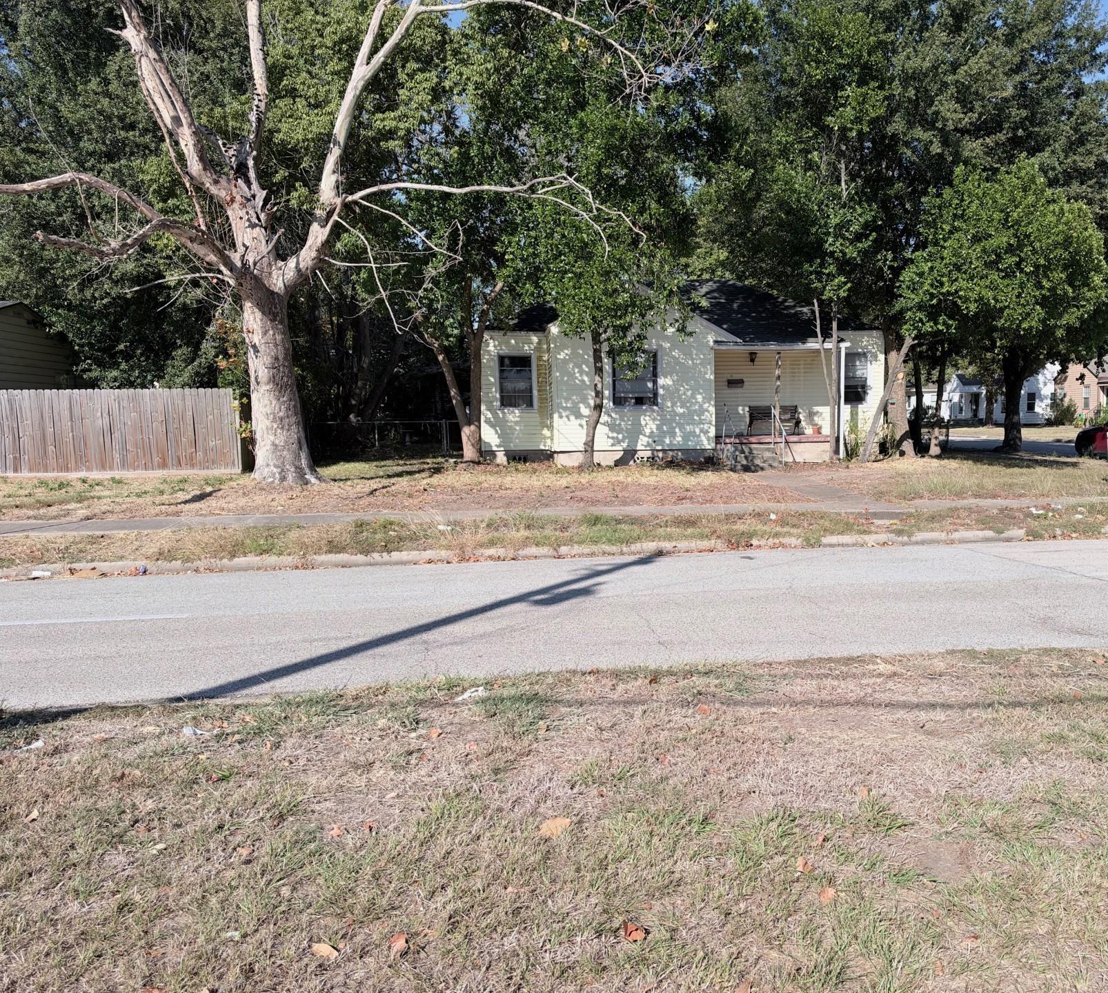 706 E Defee Avenue, Baytown Tx 77520 Property Photo 2
