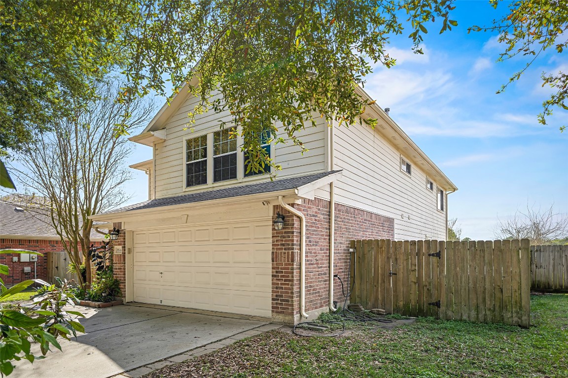 9411 Abbotshall Lane Property Photo 4