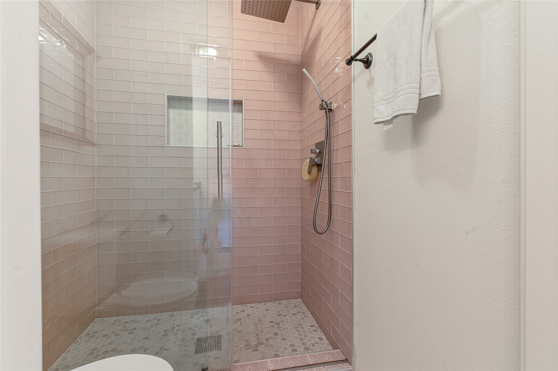 1004 Ruthven Street Property Photo 12