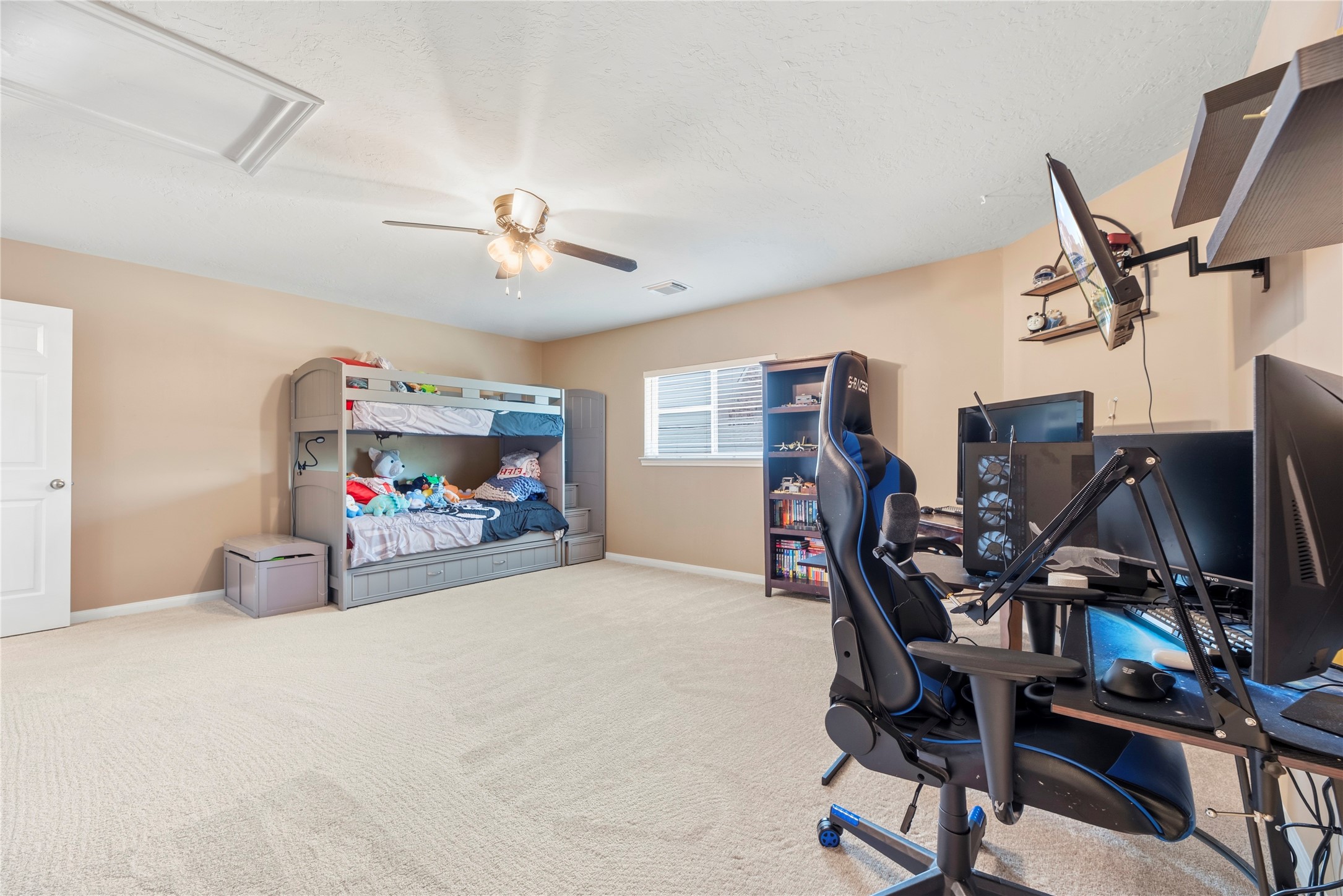 15618 Stable Lake Drive Property Photo 36