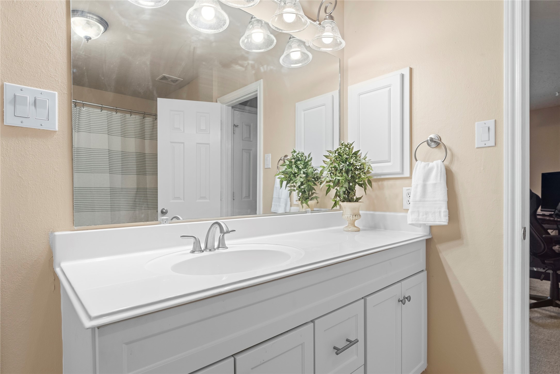 15618 Stable Lake Drive Property Photo 38