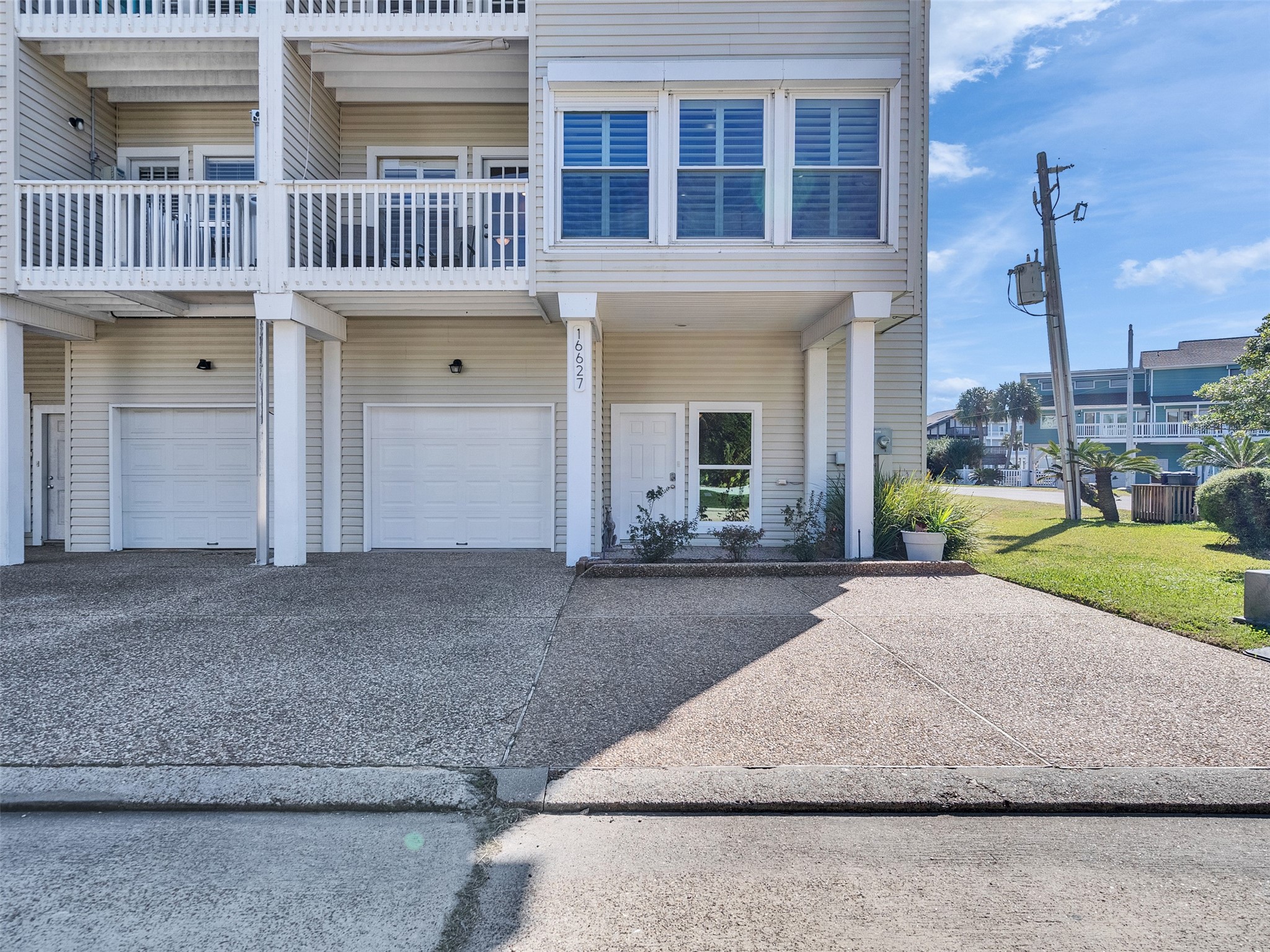 16627 Bayfront Drive Property Photo 3