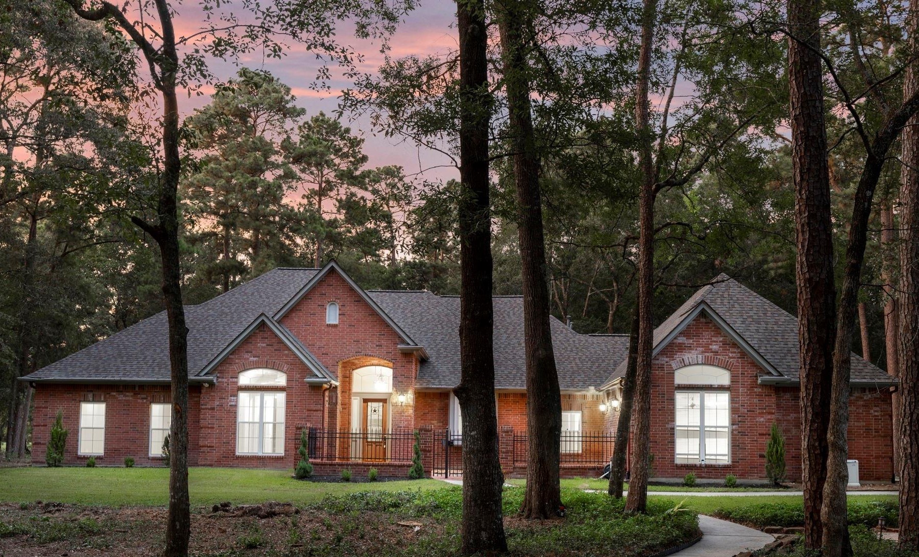 10857 Lake Forest Drive Property Photo 1