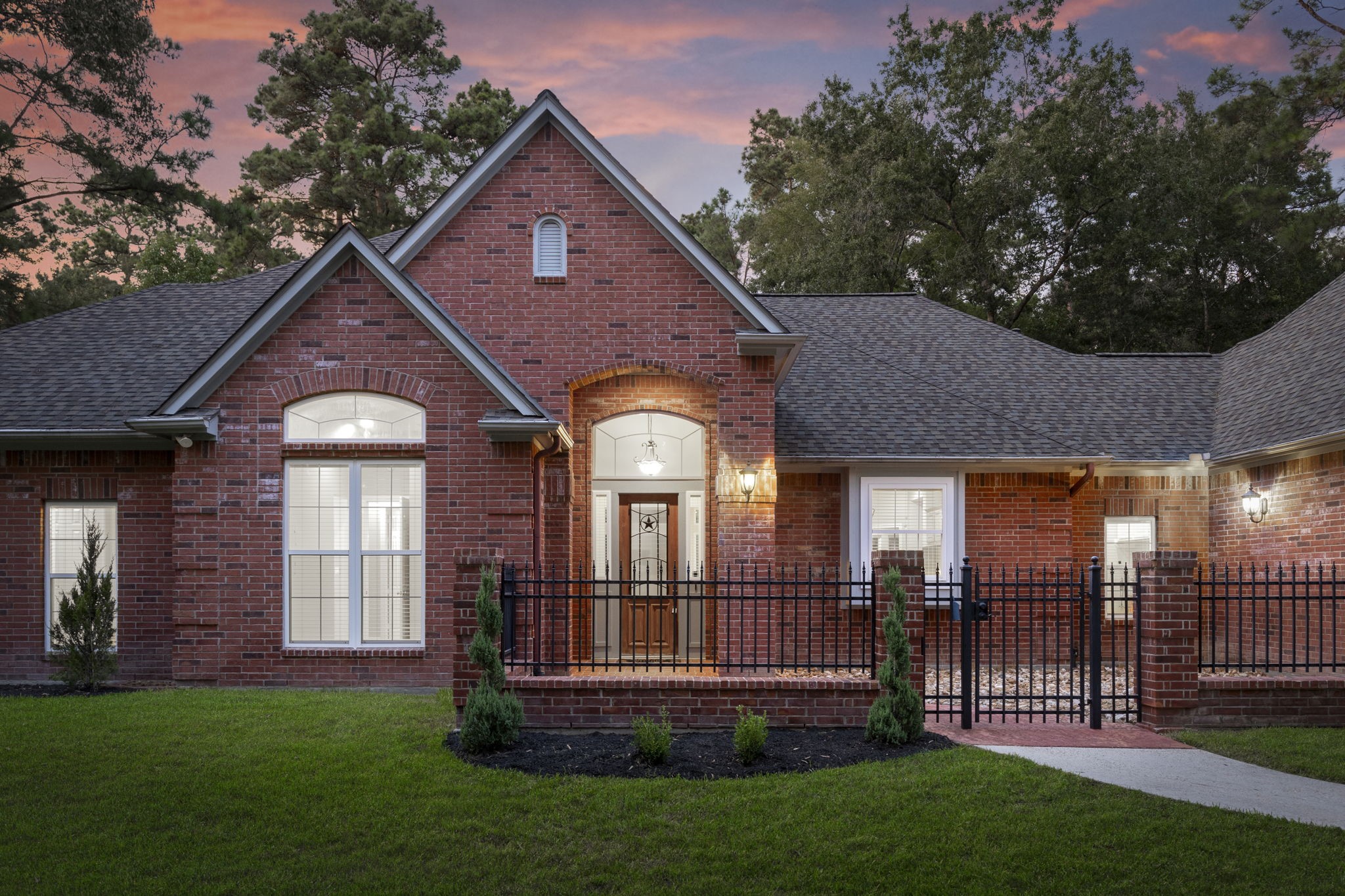10857 Lake Forest Drive Property Photo 3
