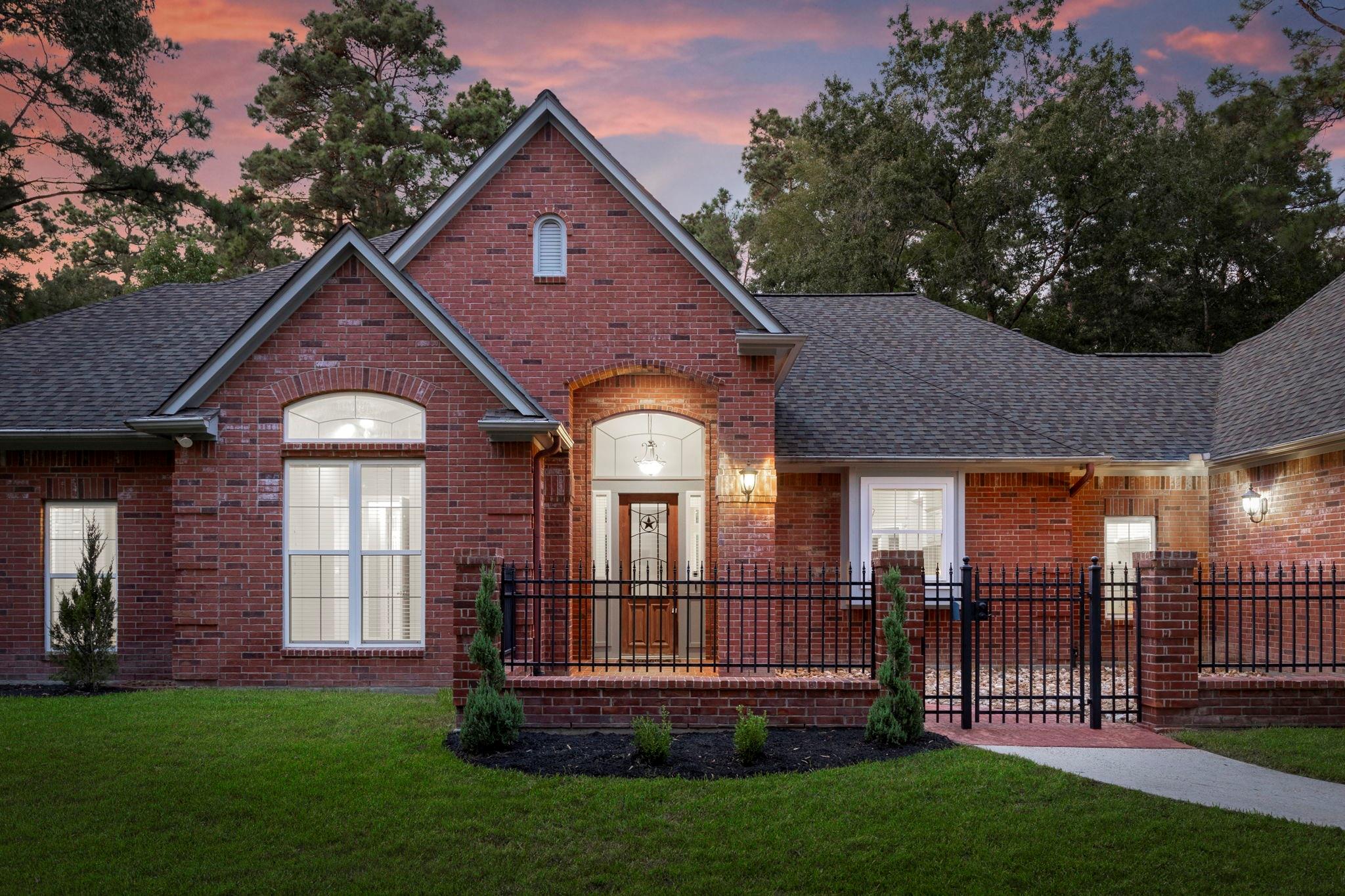 10857 Lake Forest Drive Property Photo 3