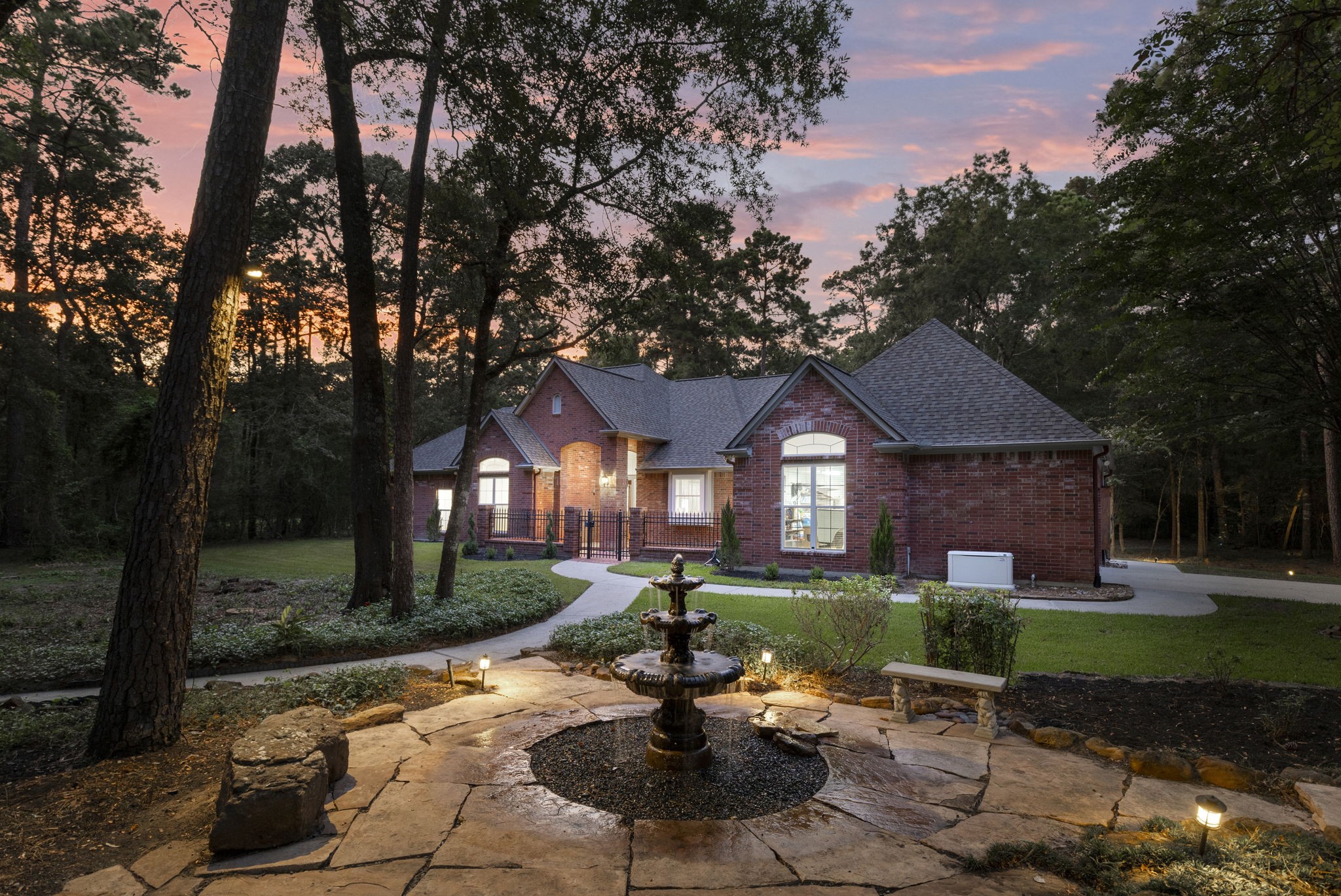 10857 Lake Forest Drive Property Photo 4