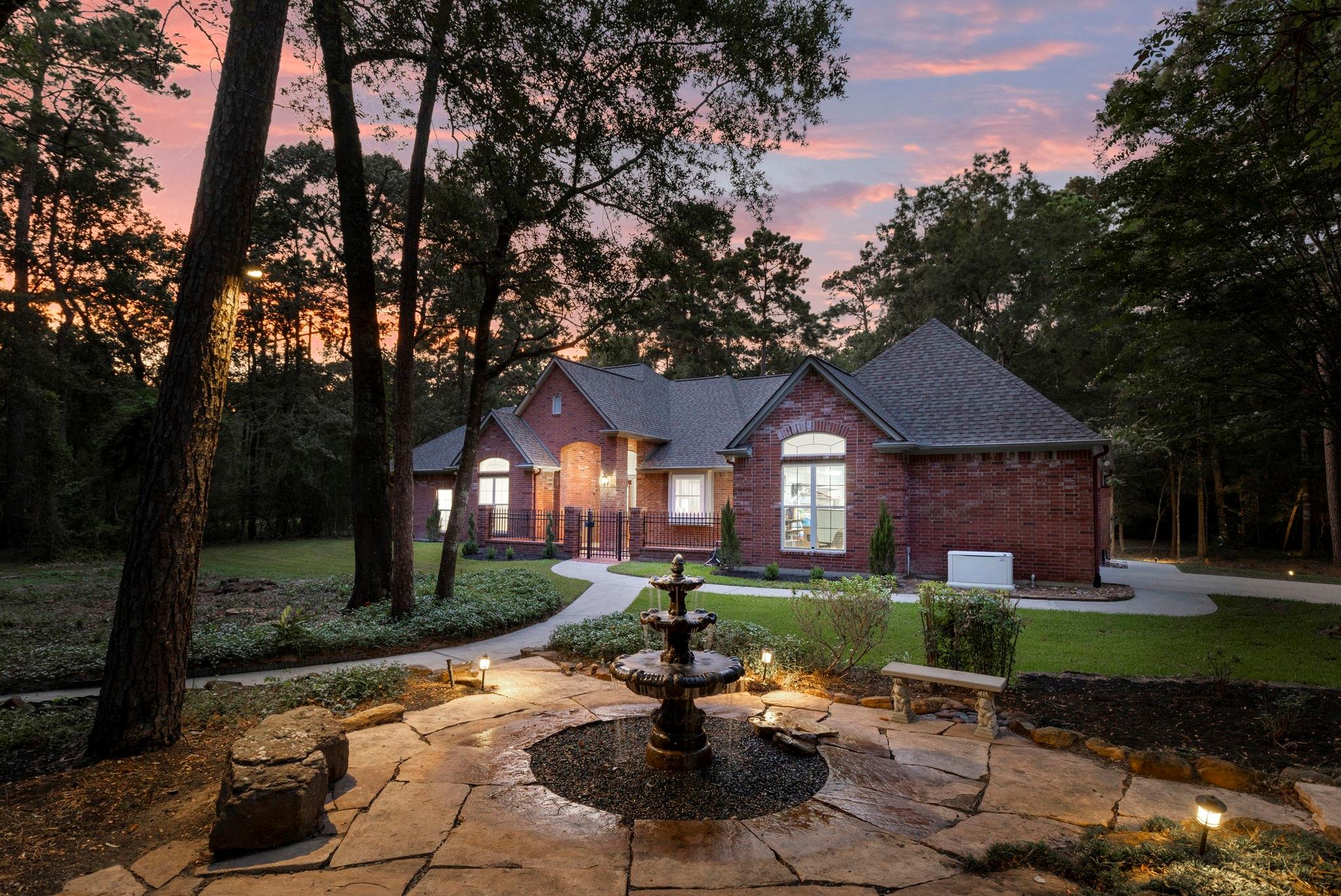 10857 Lake Forest Drive Property Photo 4