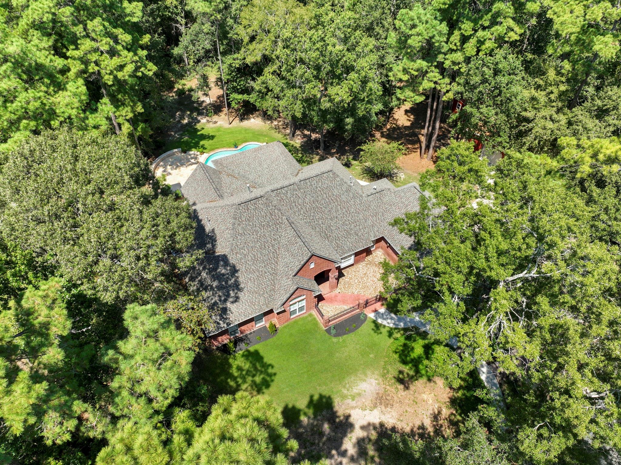 10857 Lake Forest Drive Property Photo 5