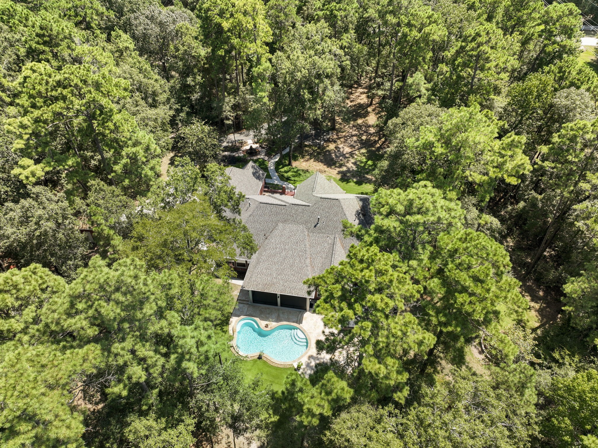10857 Lake Forest Drive Property Photo 6