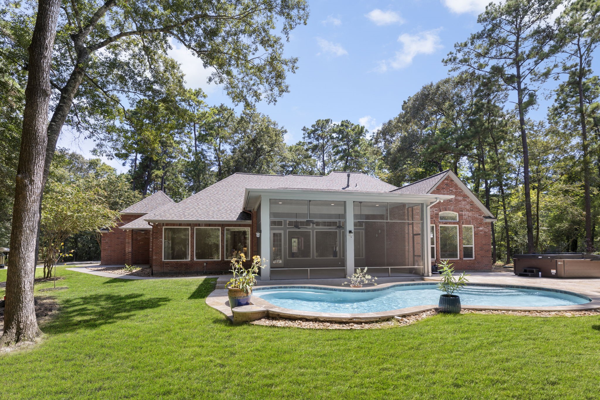 10857 Lake Forest Drive Property Photo 7