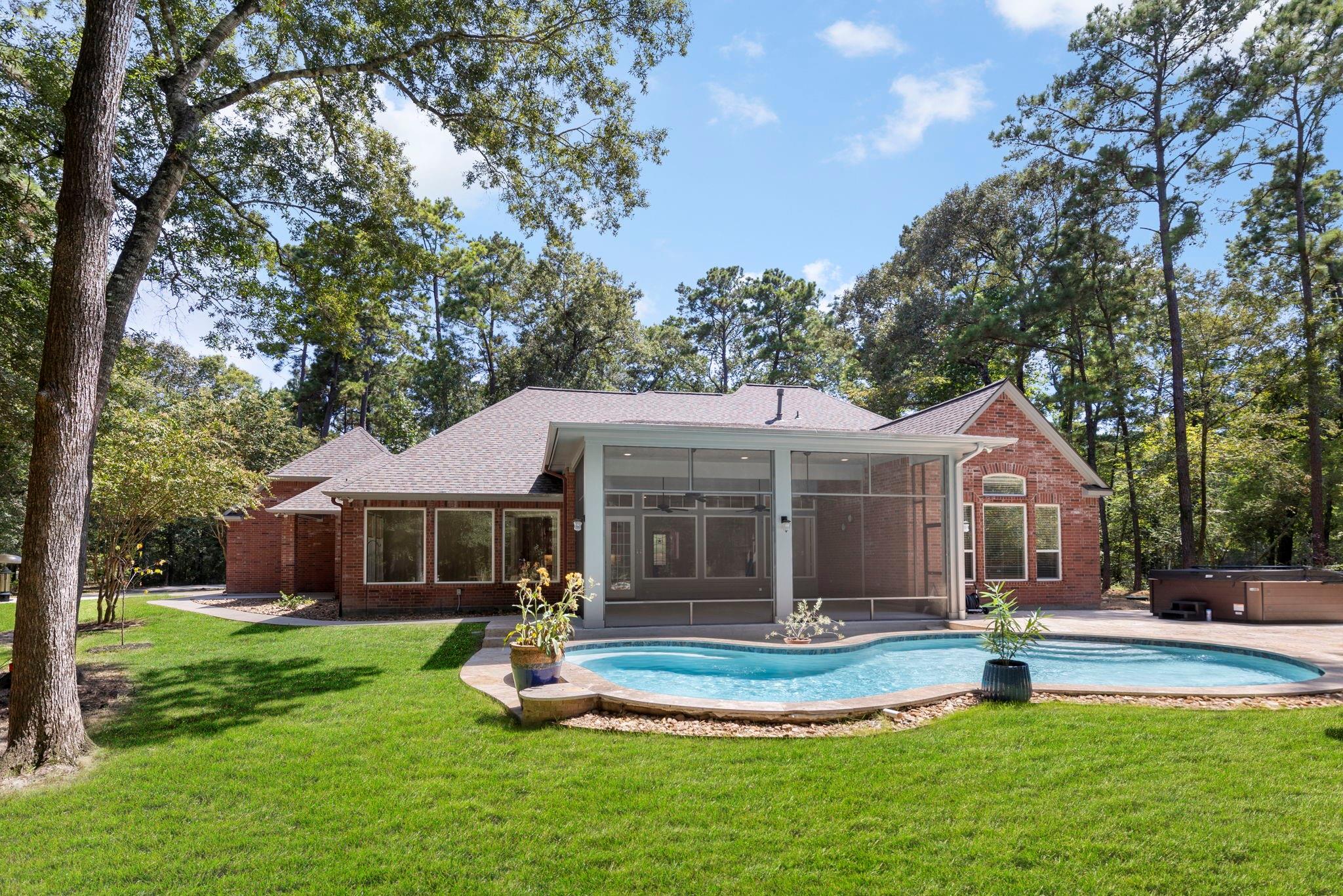 10857 Lake Forest Drive Property Photo 7