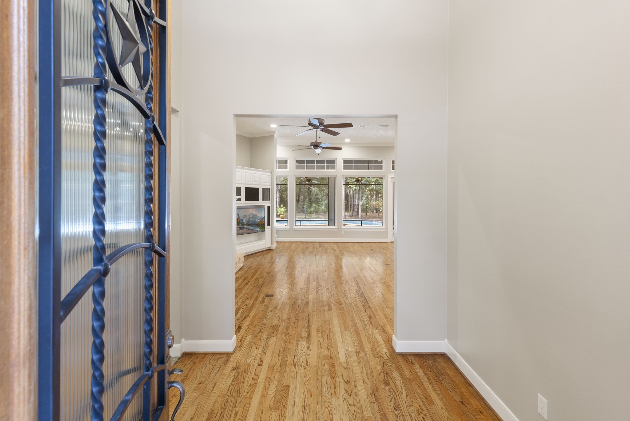 10857 Lake Forest Drive Property Photo 9