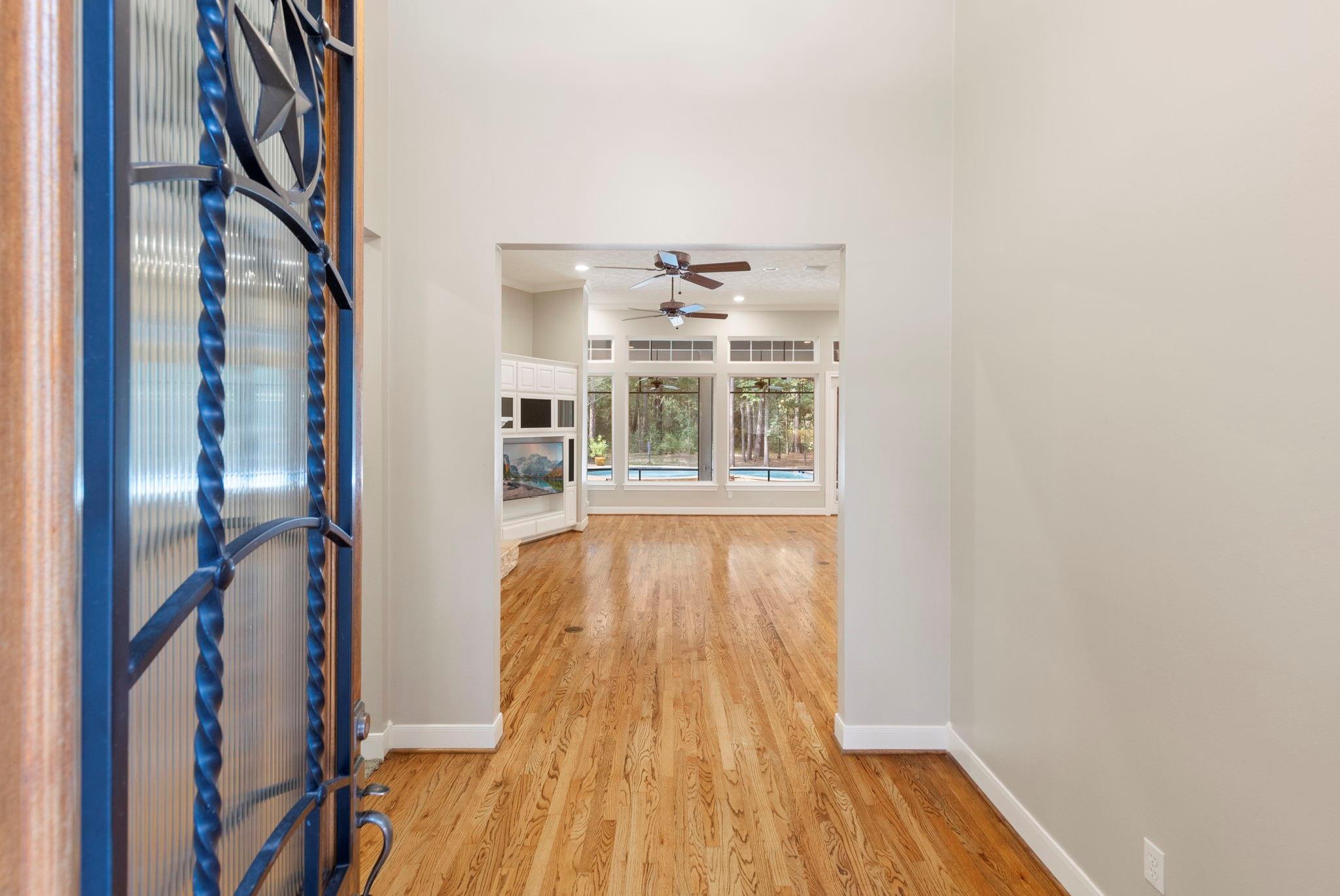 10857 Lake Forest Drive Property Photo 9