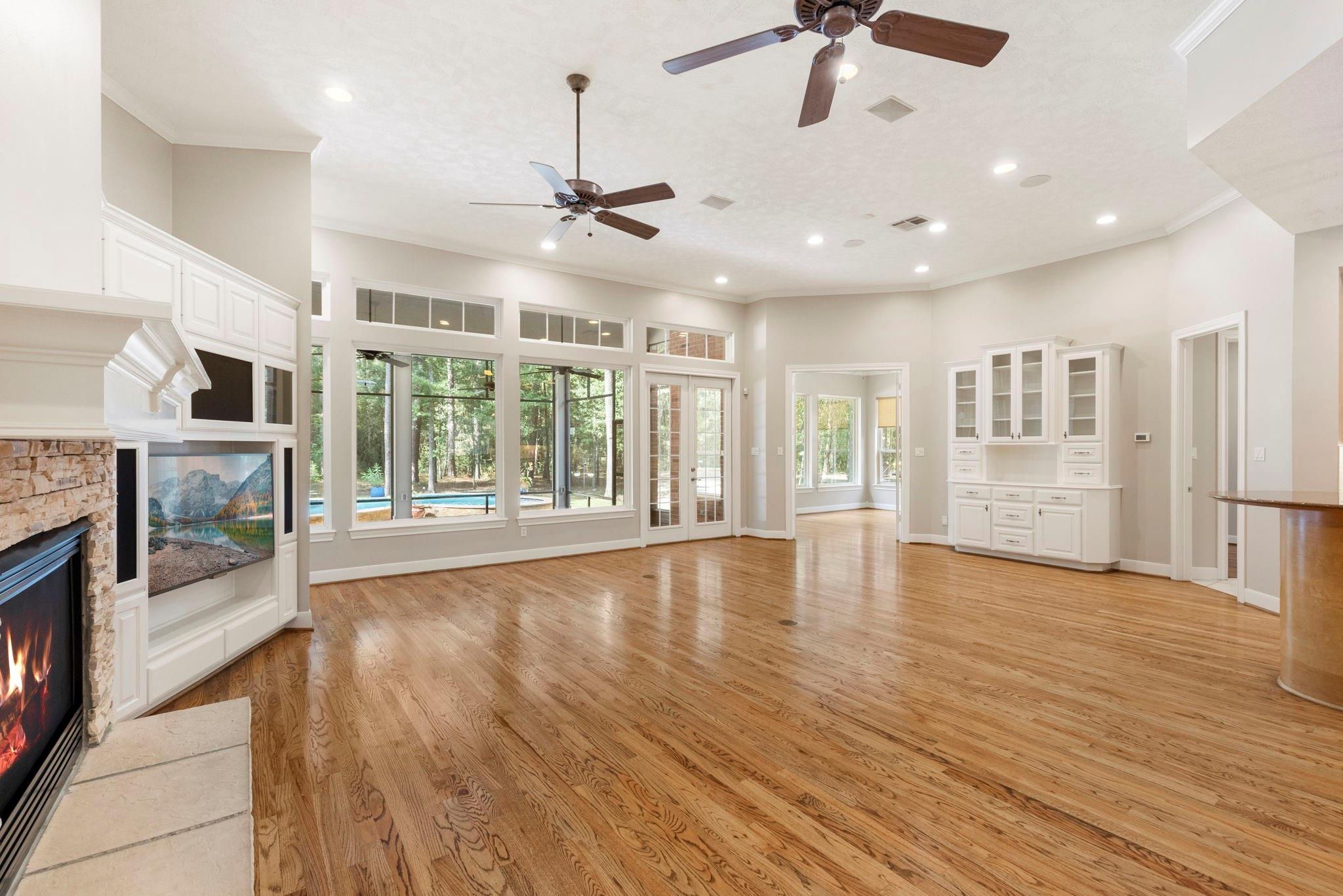 10857 Lake Forest Drive Property Photo 10