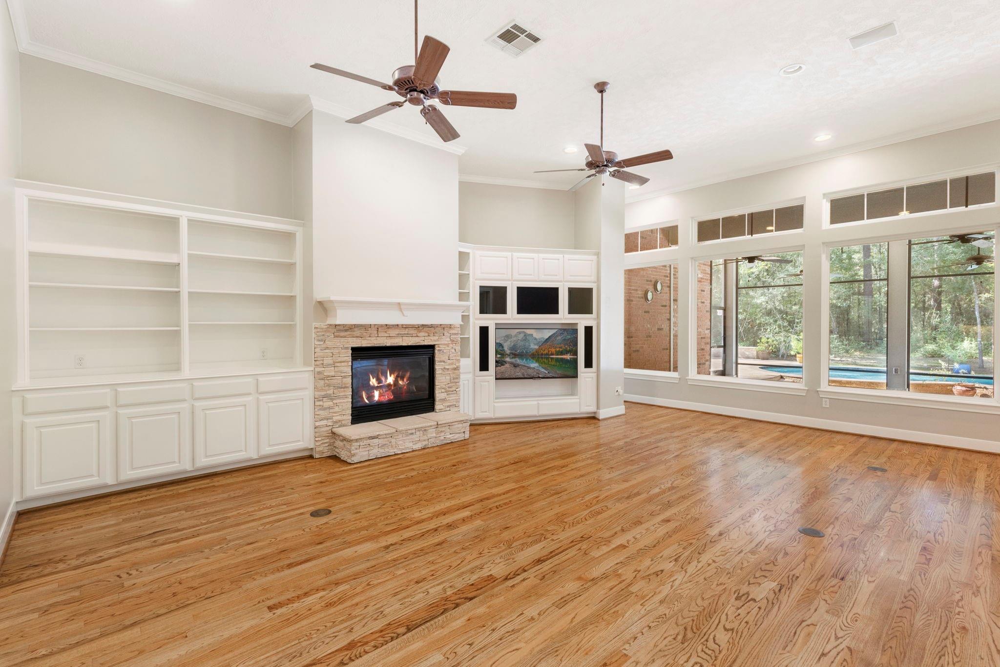 10857 Lake Forest Drive Property Photo 12