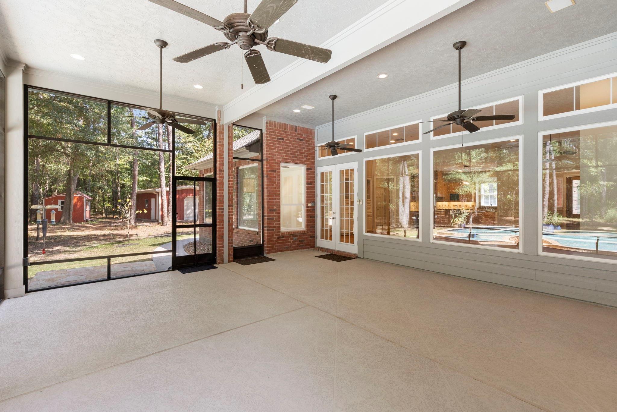 10857 Lake Forest Drive Property Photo 15