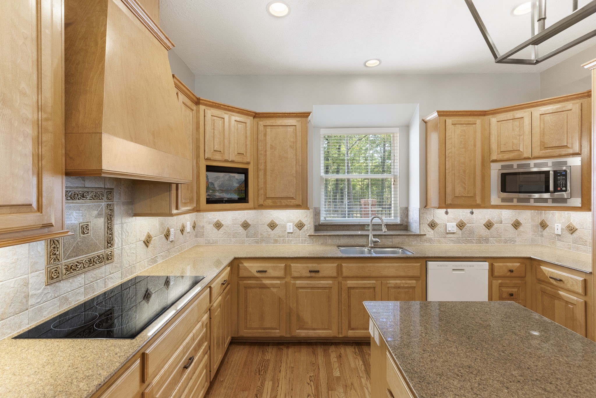 10857 Lake Forest Drive Property Photo 17