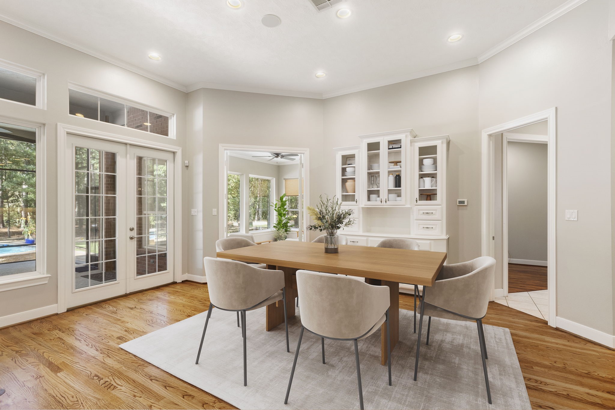 10857 Lake Forest Drive Property Photo 17