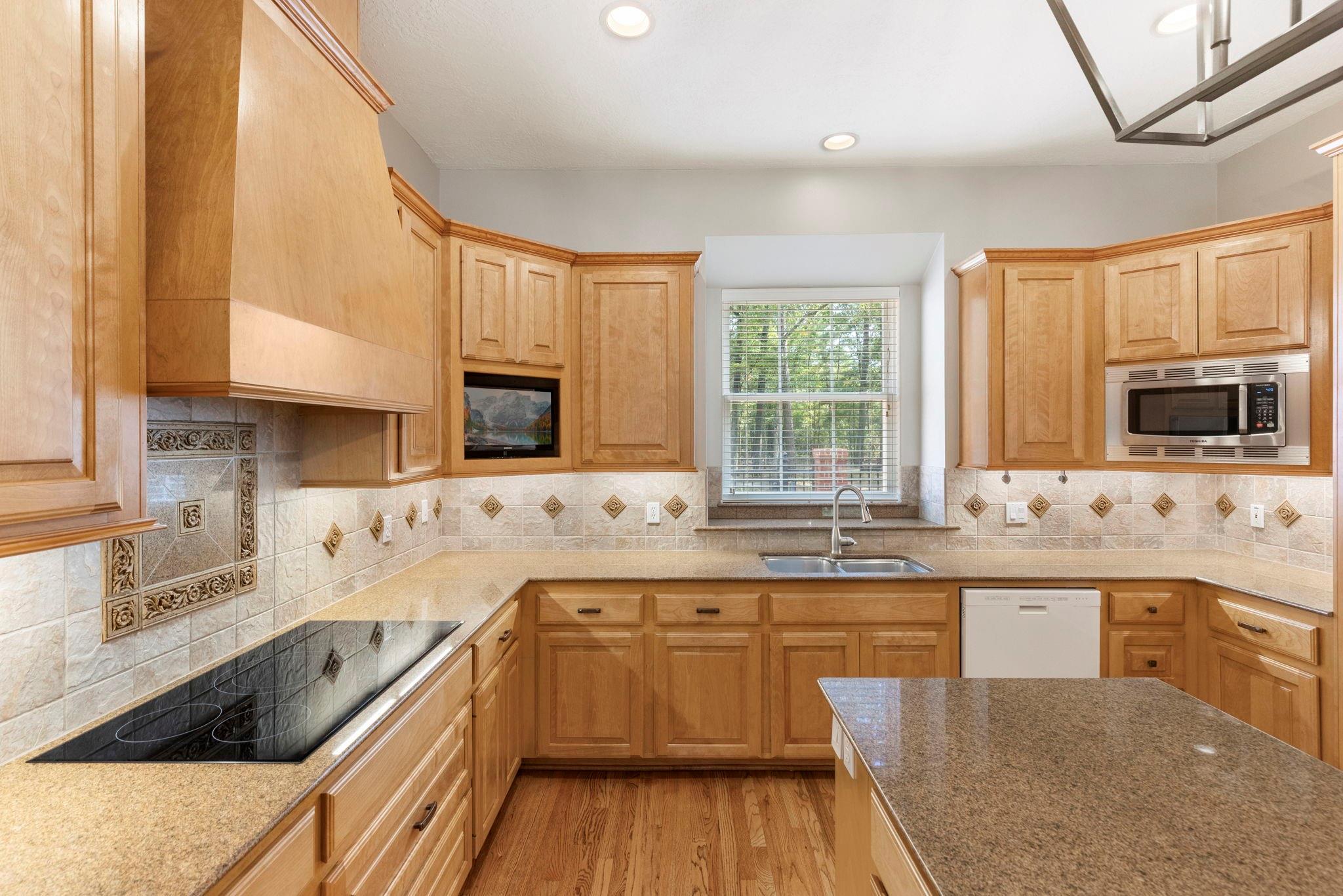 10857 Lake Forest Drive Property Photo 18