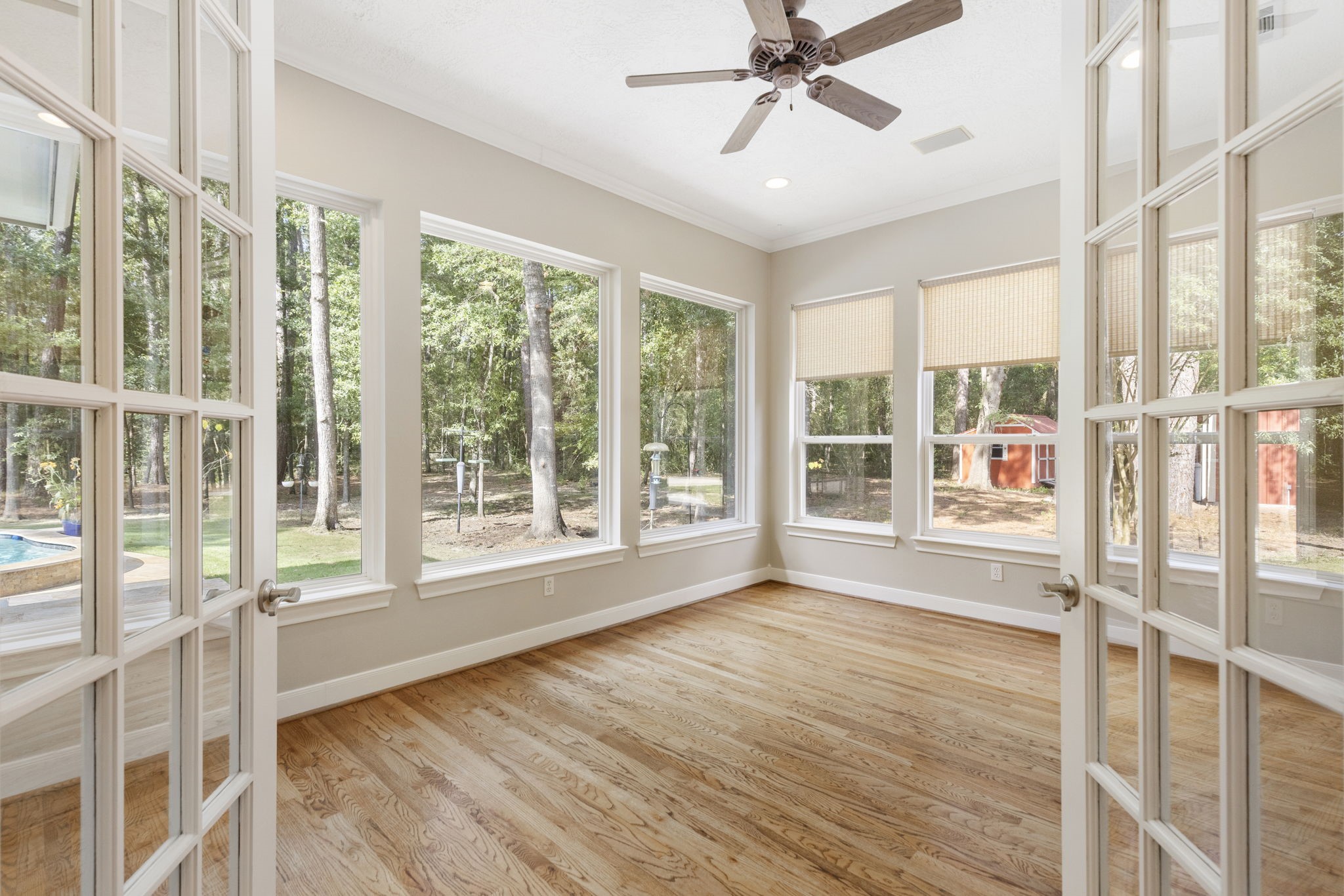10857 Lake Forest Drive Property Photo 20