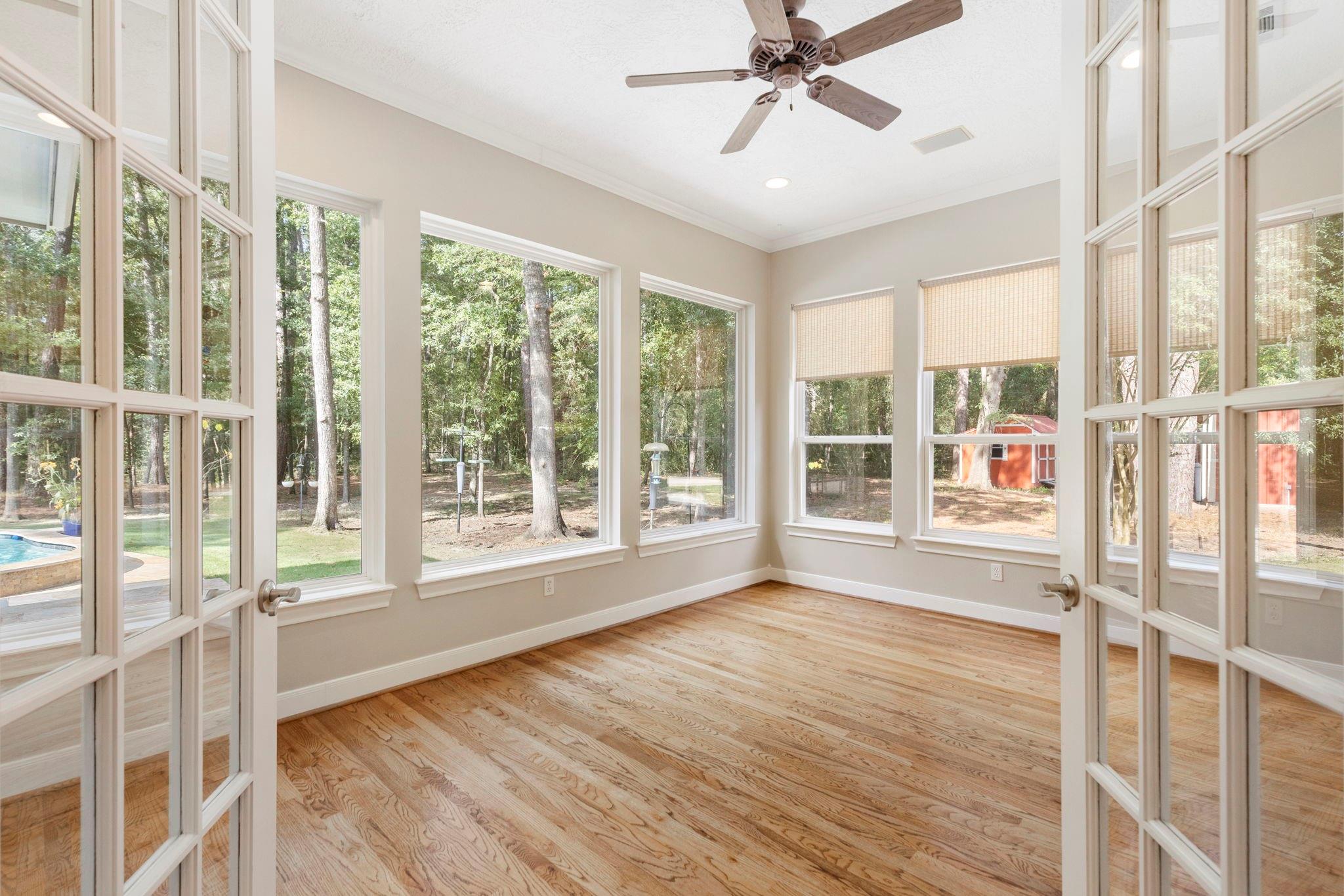 10857 Lake Forest Drive Property Photo 20