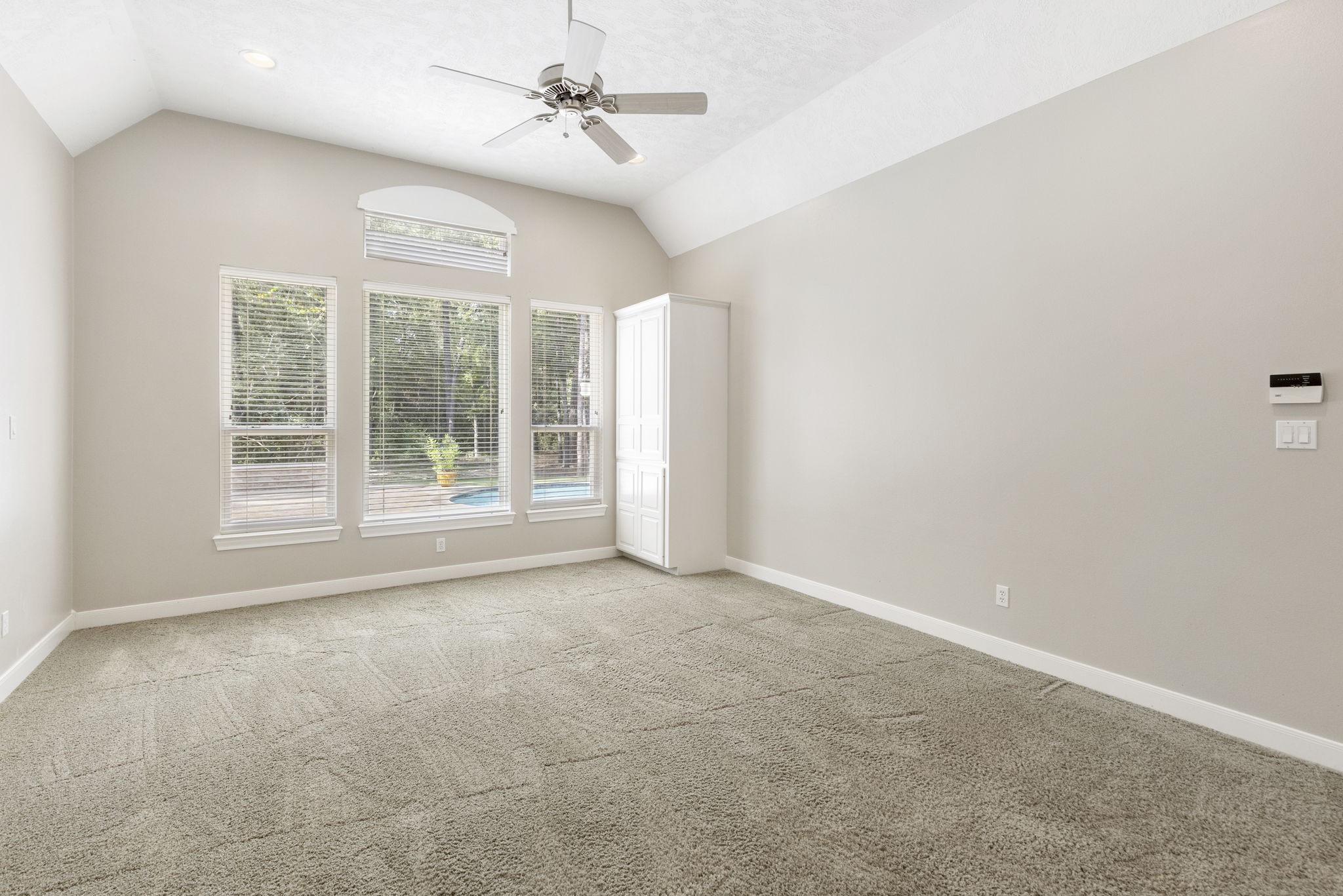 10857 Lake Forest Drive Property Photo 24