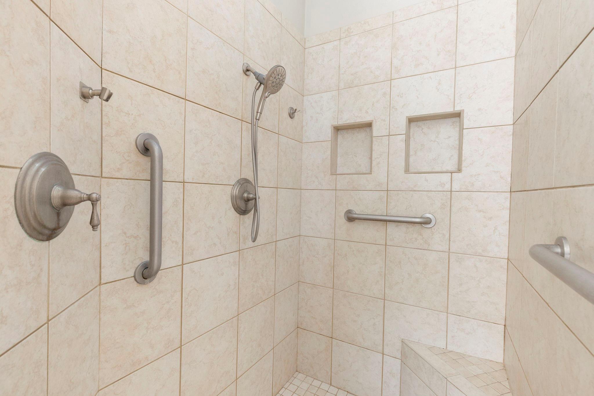 10857 Lake Forest Drive Property Photo 28