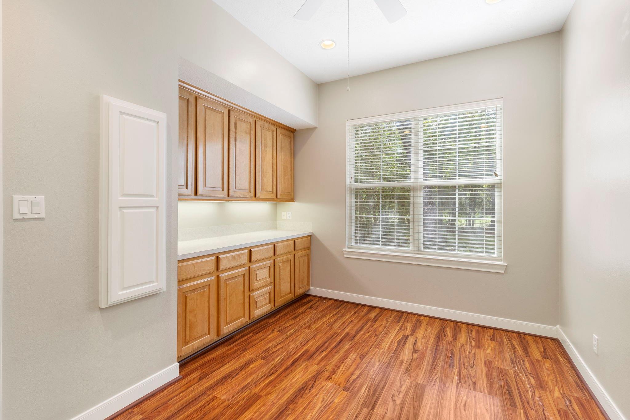 10857 Lake Forest Drive Property Photo 32