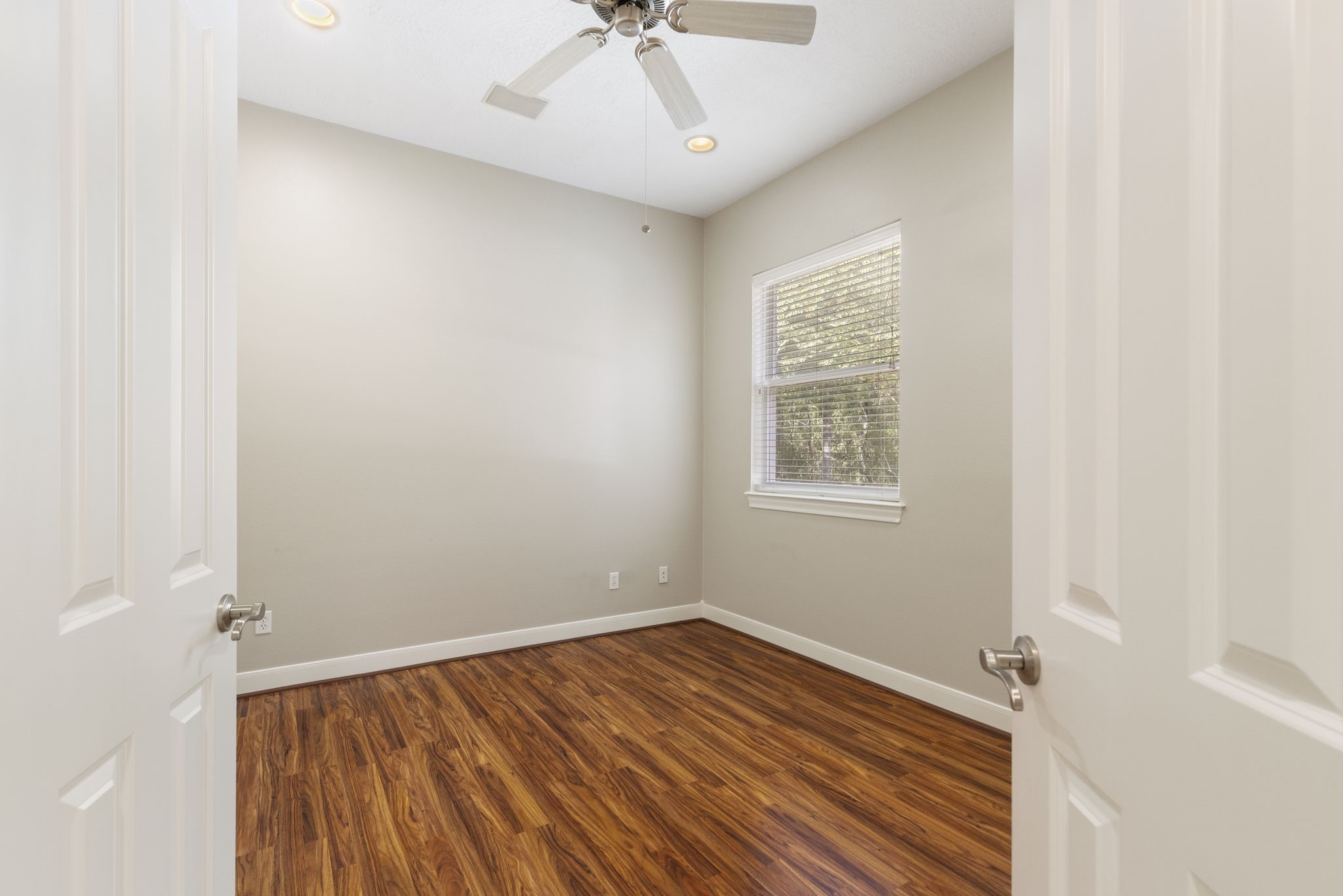 10857 Lake Forest Drive Property Photo 34