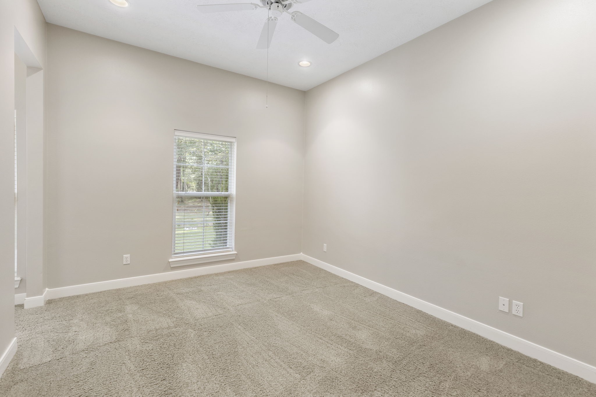 10857 Lake Forest Drive Property Photo 36