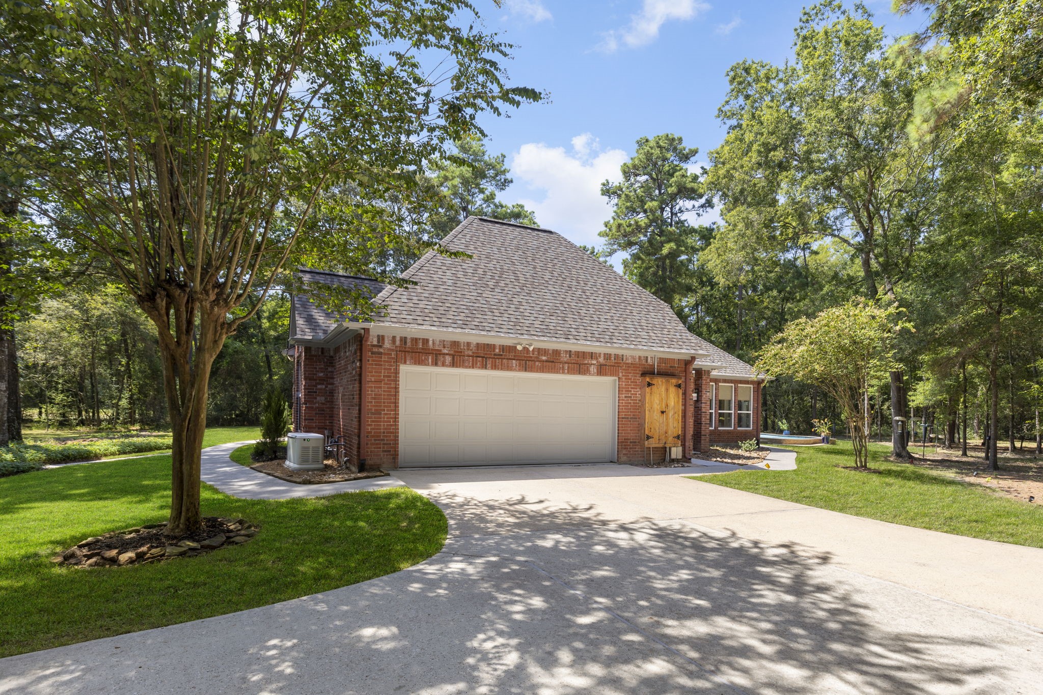 10857 Lake Forest Drive Property Photo 40