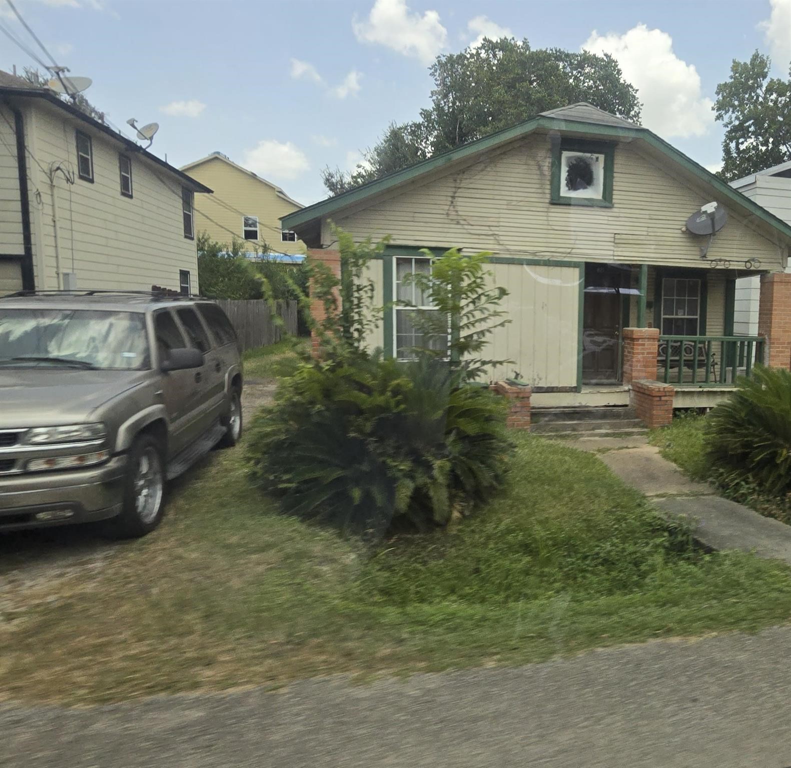 821 E 38th Street Property Photo 2