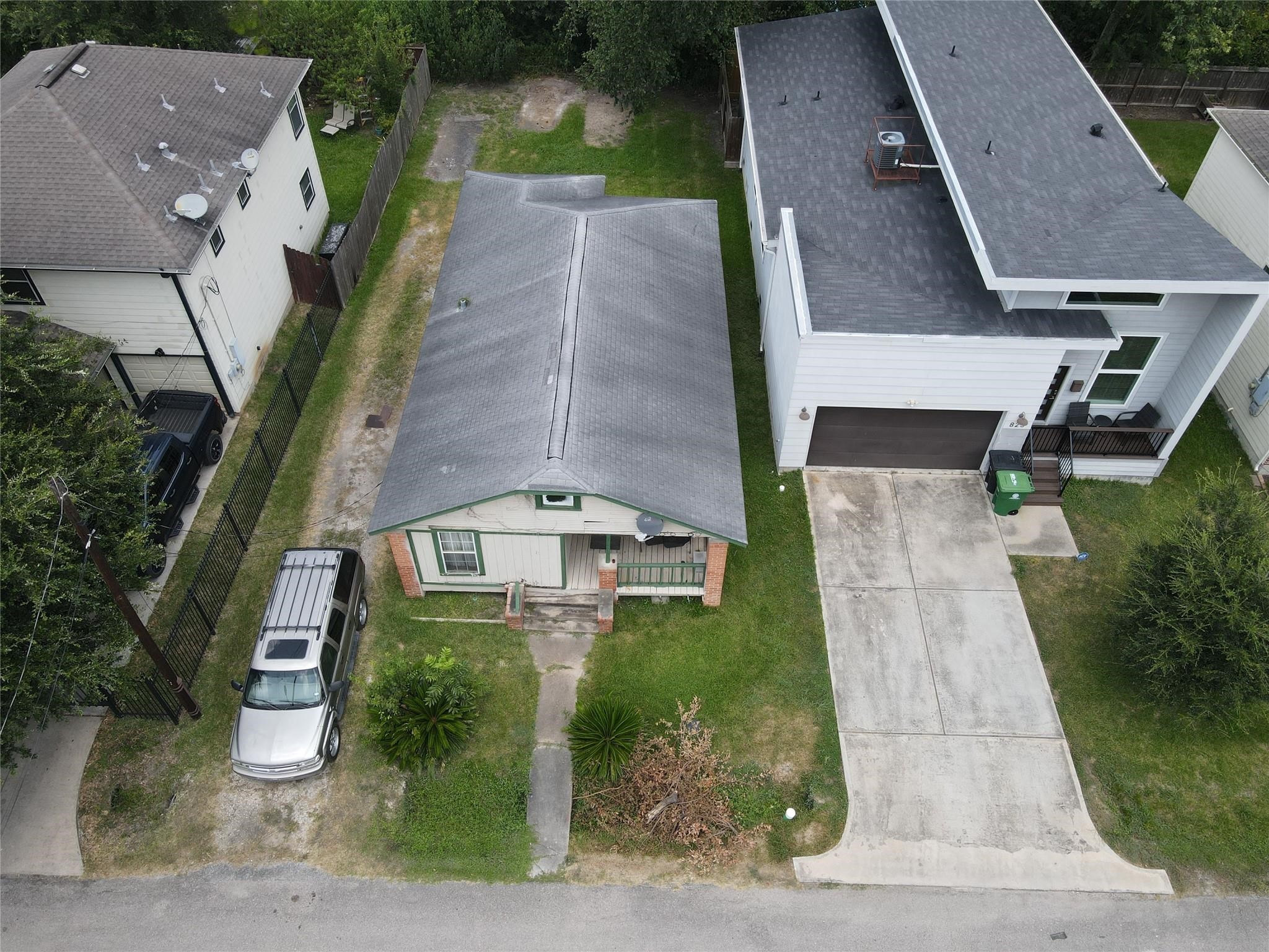 821 E 38th Street Property Photo 3