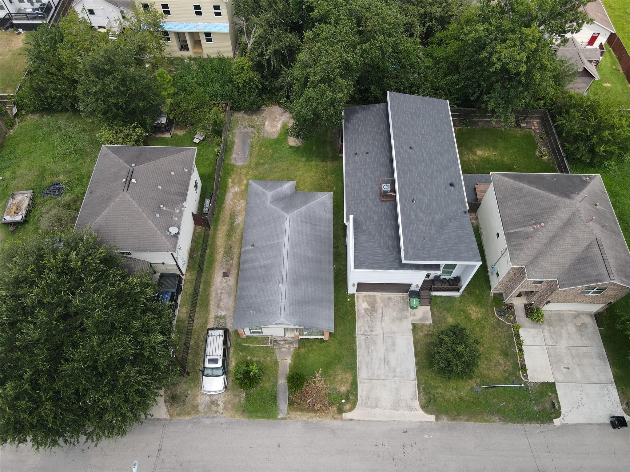 821 E 38th Street Property Photo 4
