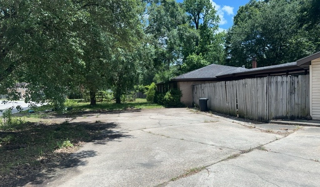 22972 Keith Drive Property Photo 2
