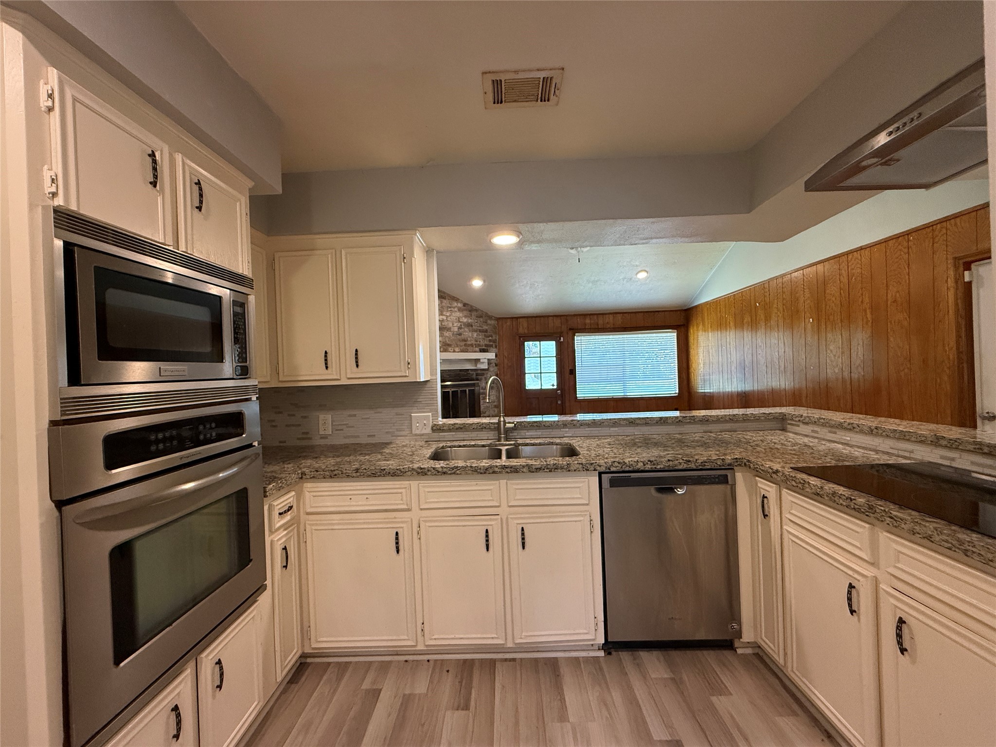 422 Gamewood Drive Property Photo 15