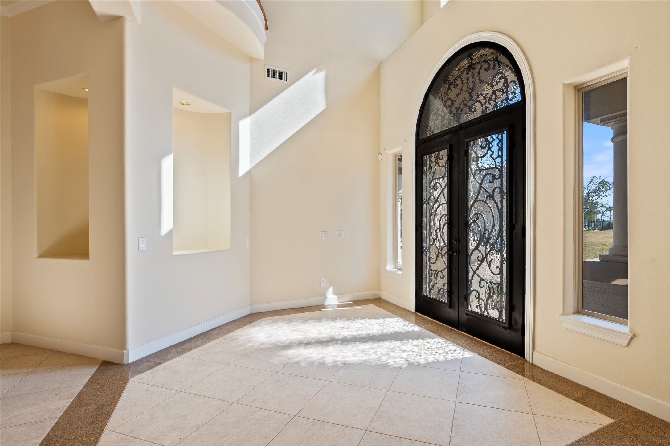538 Villa Drive Property Photo 13