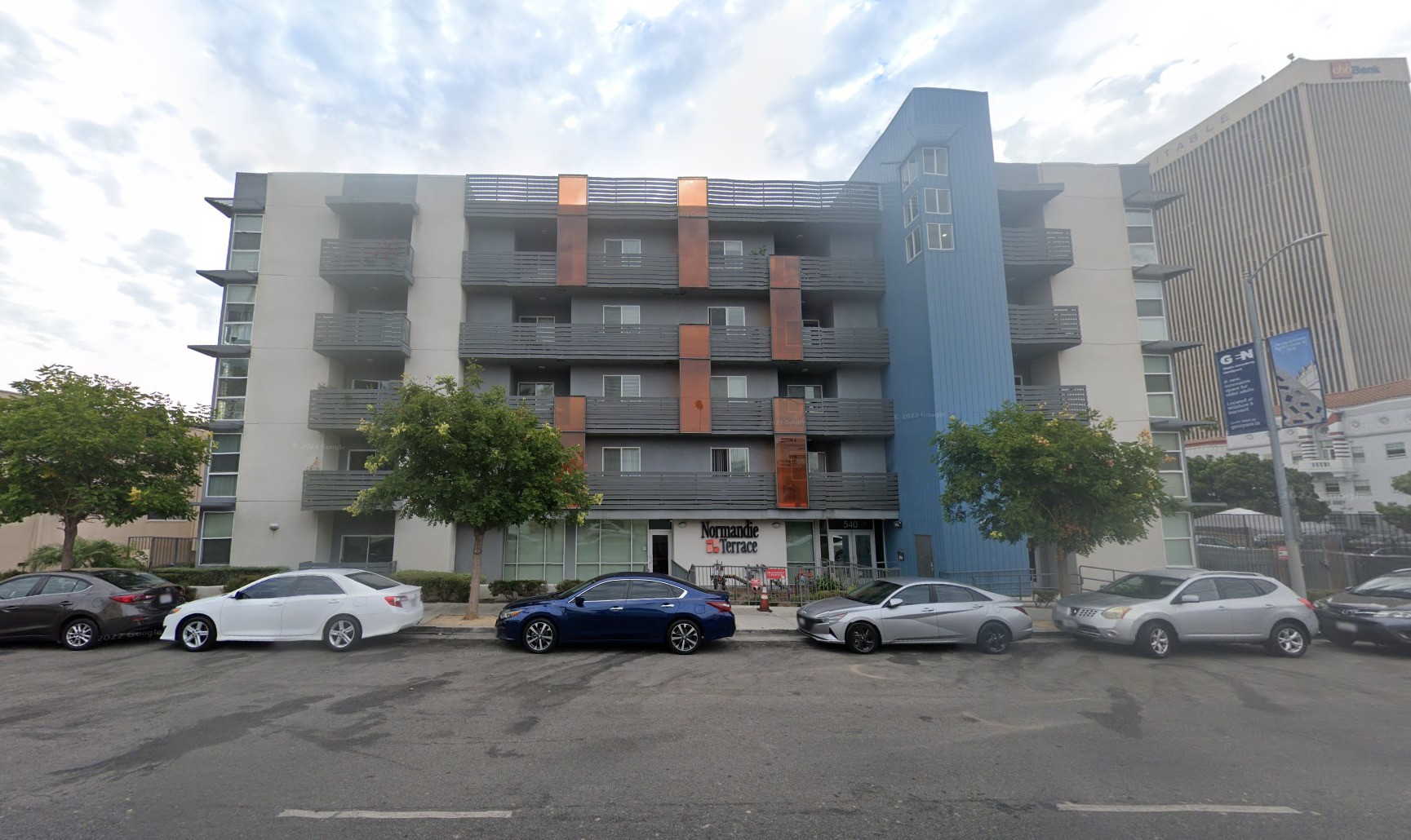 540 S Normandie Ave Property Photo 4