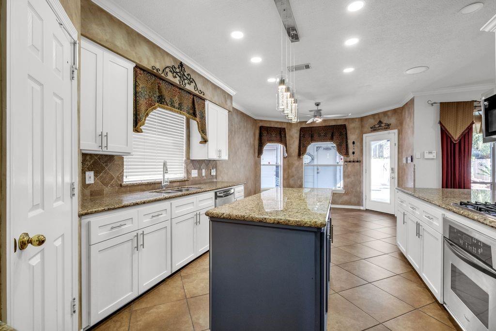 12902 Lake Mist Drive Property Photo 11