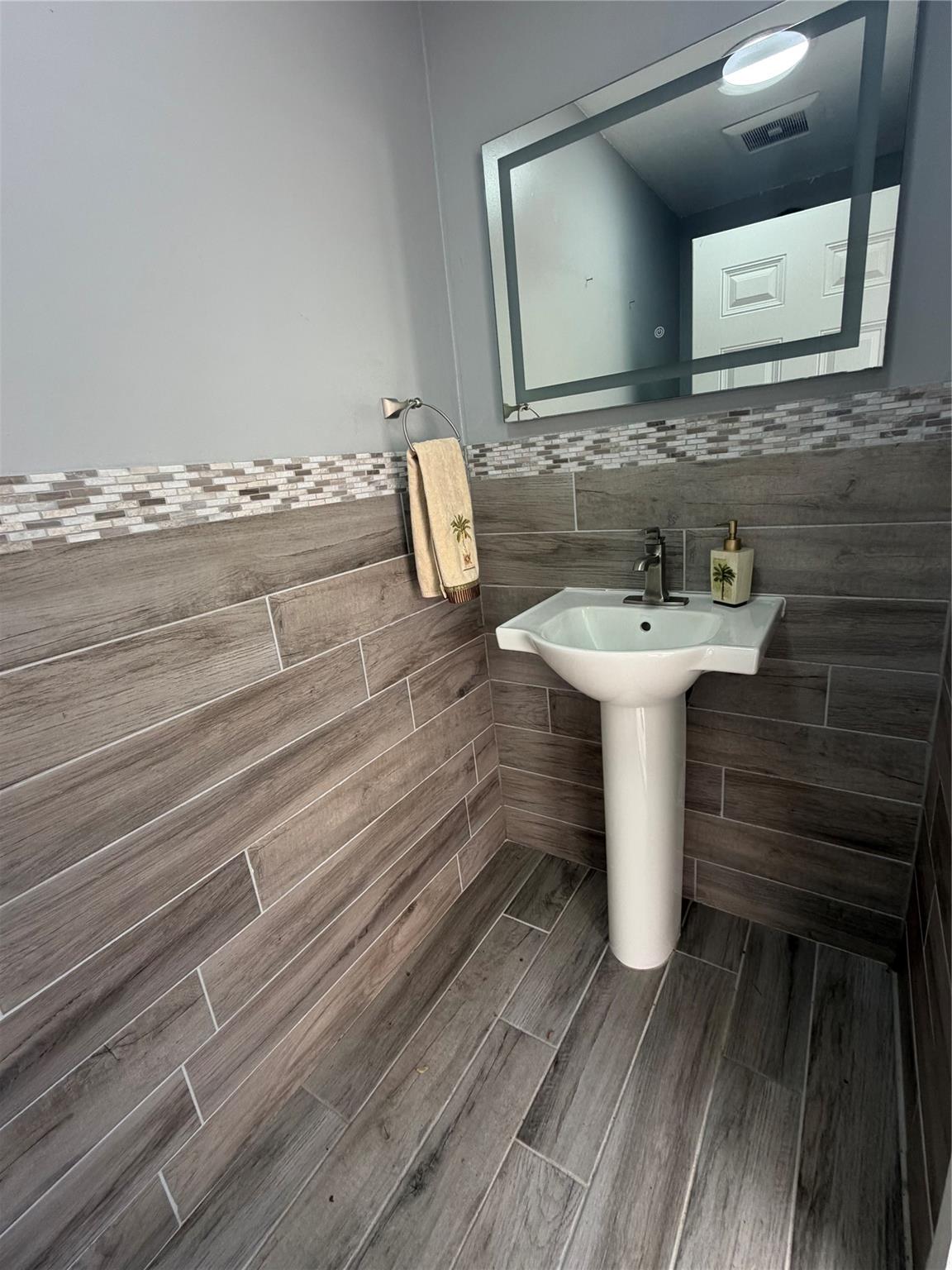12902 Lake Mist Drive Property Photo 34