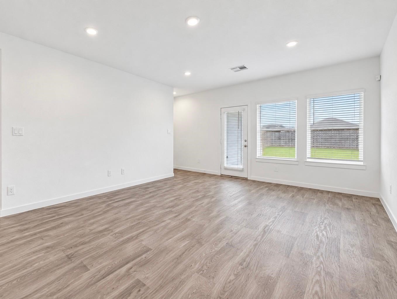 31606 Whittis Hill Way Property Photo 4