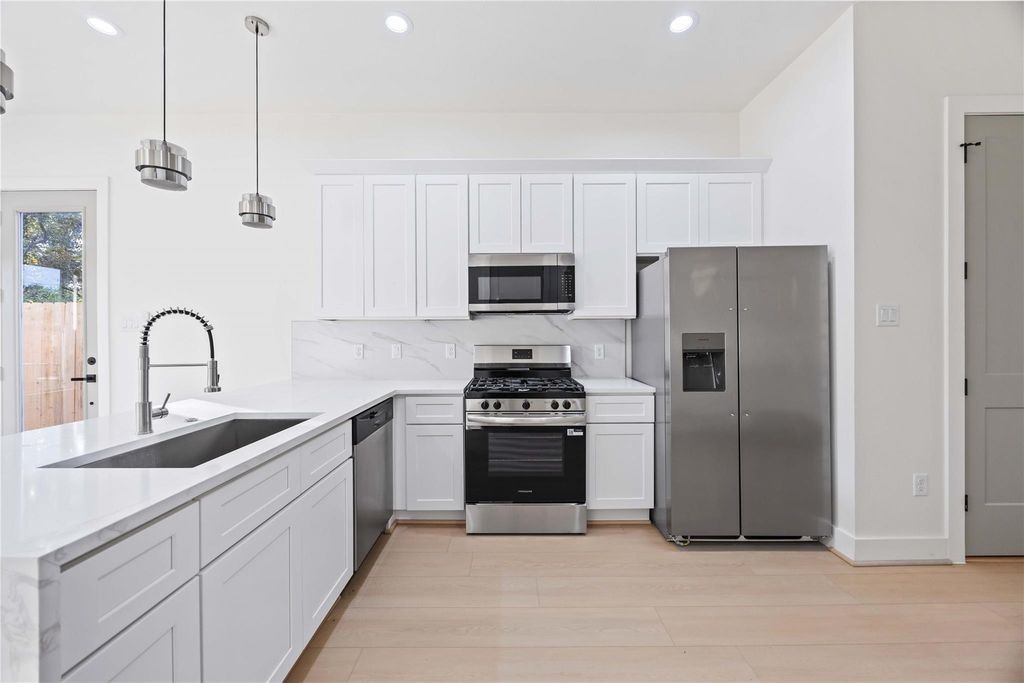 5222 Gold Street B Property Photo 6