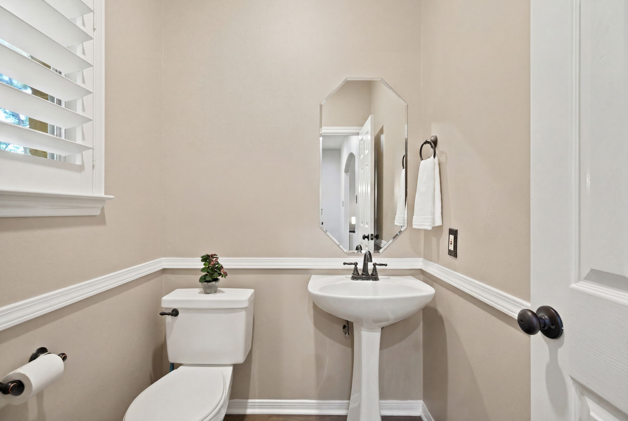402 Fairbanks Drive Property Photo 15