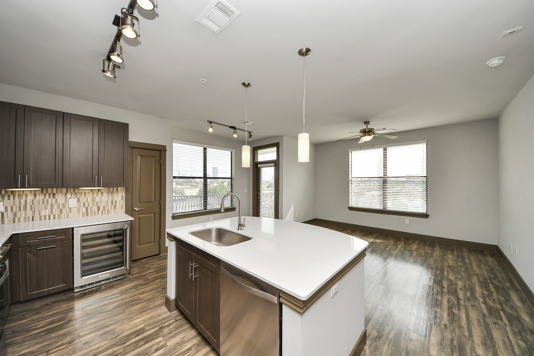 5454 Washington St Avenue 1334 Property Photo 4