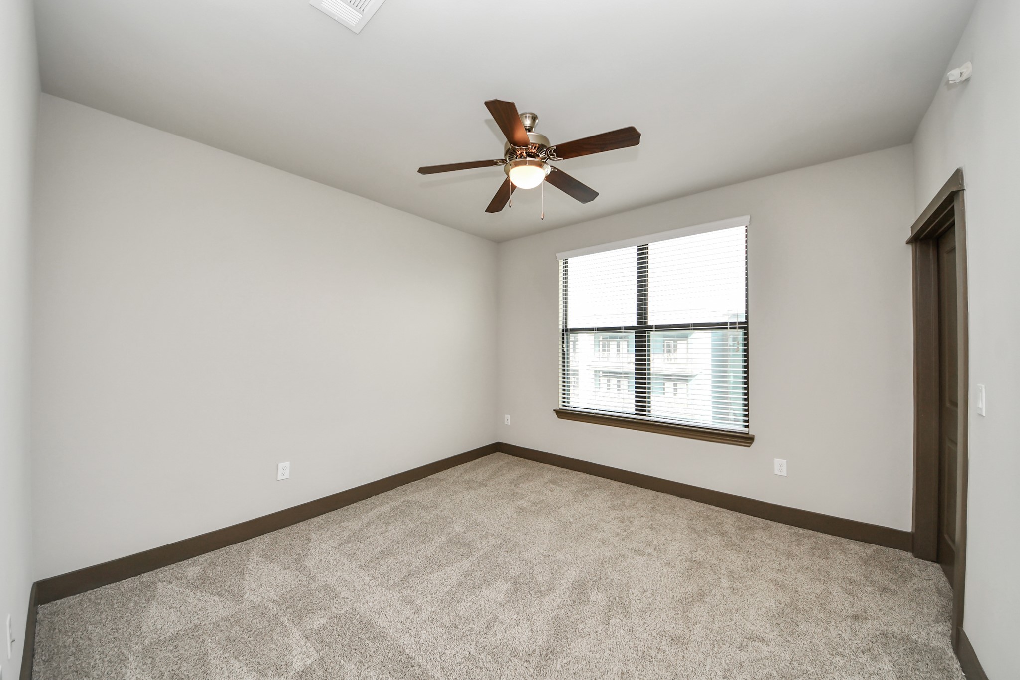 5454 Washington St Avenue 1334 Property Photo 5