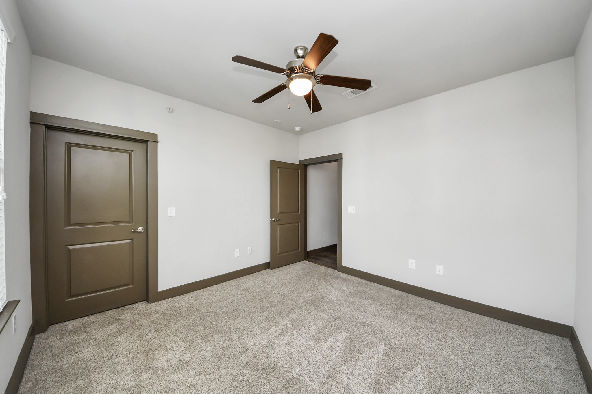5454 Washington St Avenue 1334 Property Photo 8