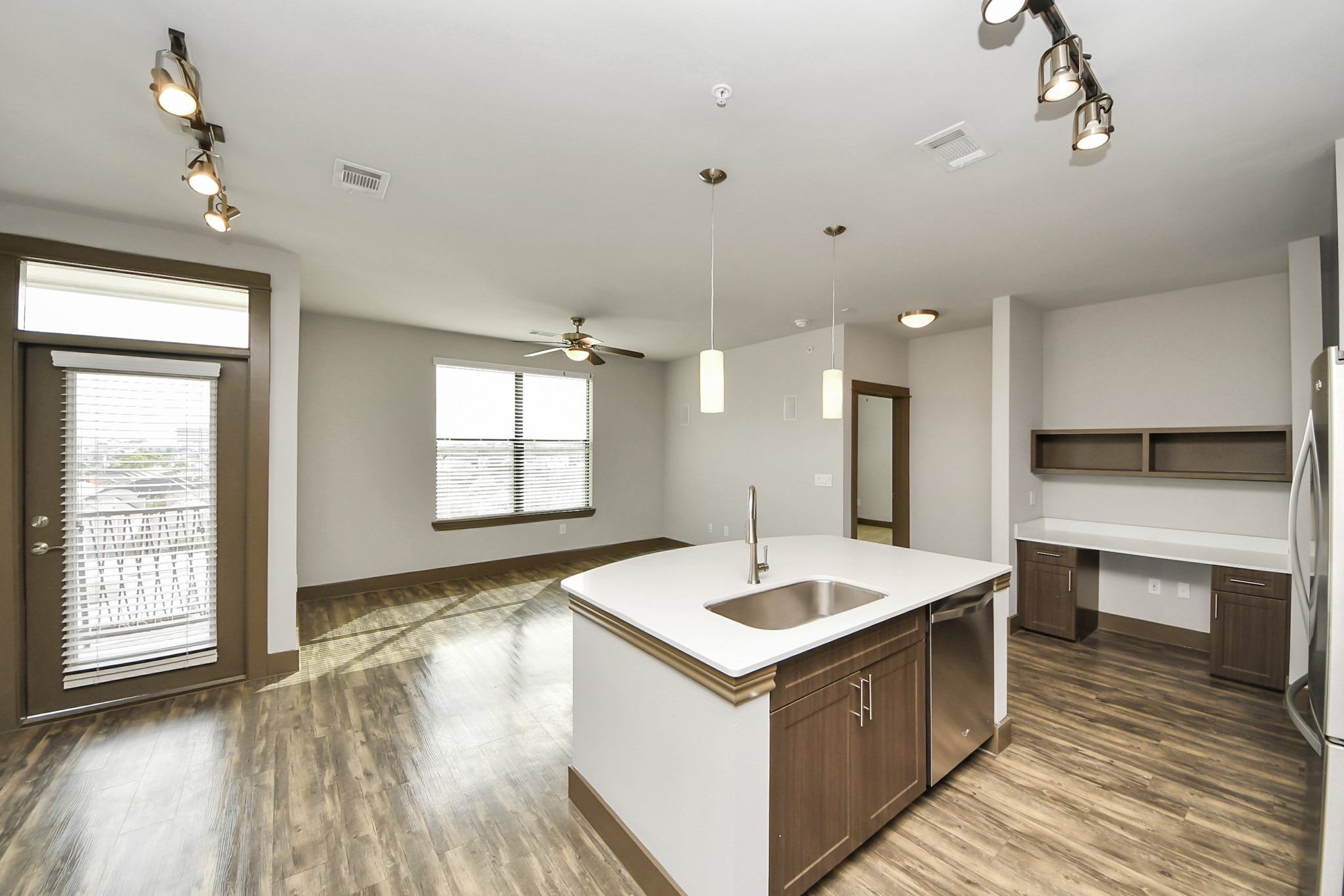 5454 Washington St Avenue 1334 Property Photo 11