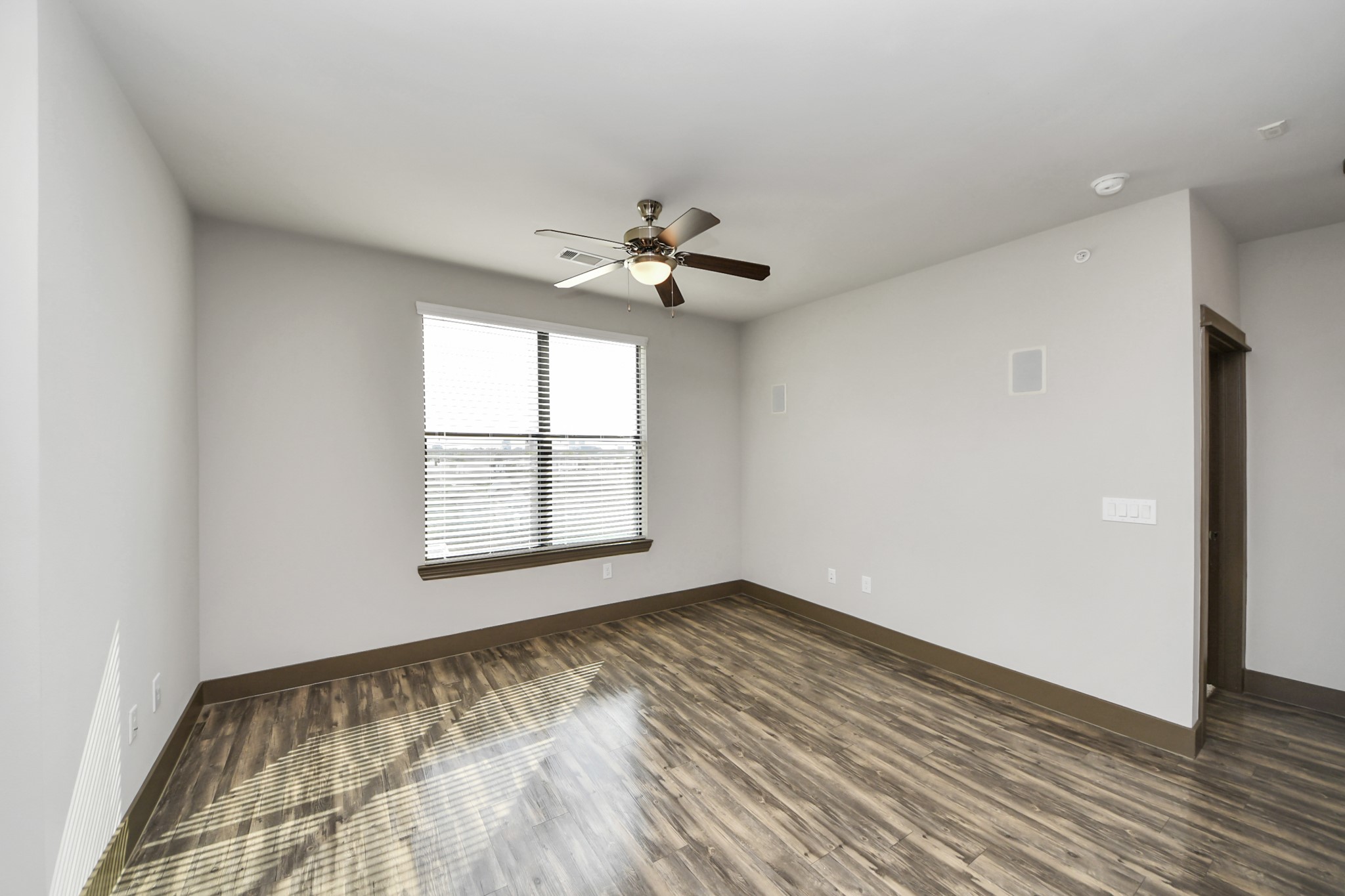 5454 Washington St Avenue 1334 Property Photo 17