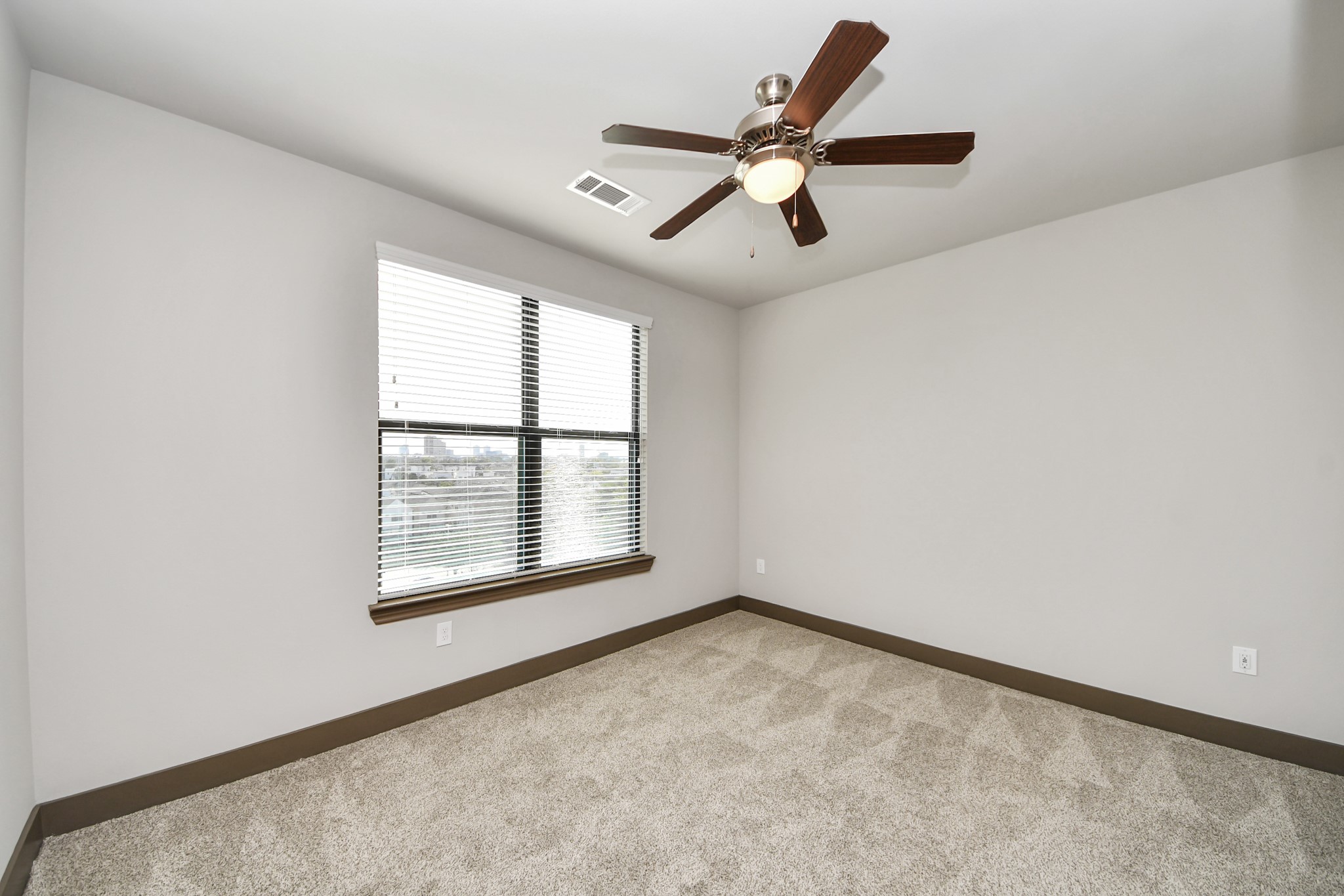 5454 Washington St Avenue 1334 Property Photo 23